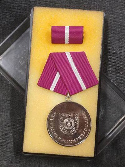 罗岚⭐新藏⭐特惠专拍第一场-分享拍场赚佣 - 民主德国银级为民防事业贡献奖章带原盒略 极品铜镀银