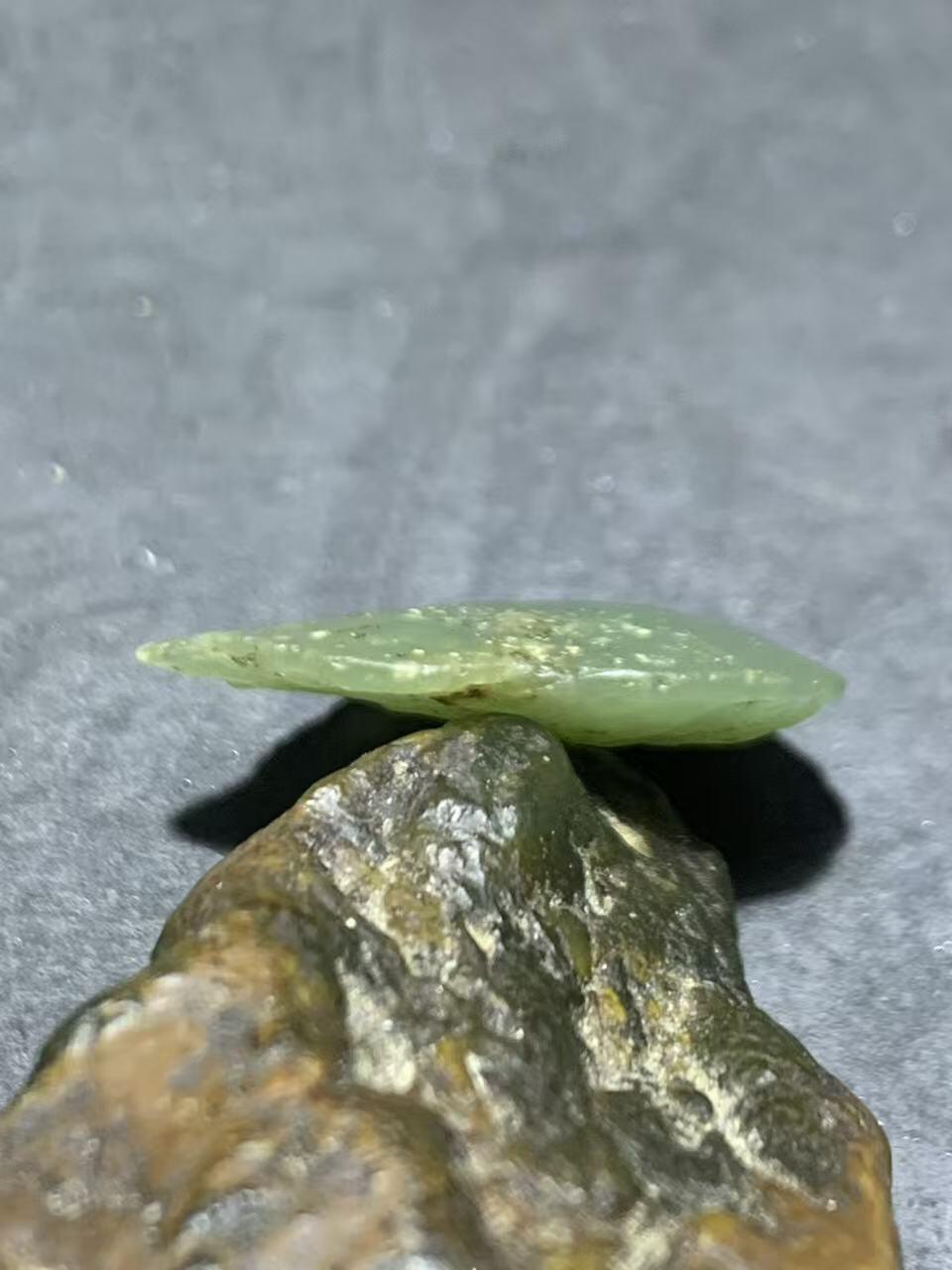 新疆戈壁料风化纹和田玉青玉小原石一颗，