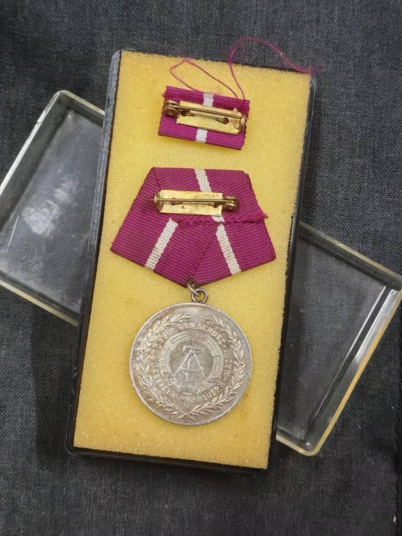 罗岚⭐新藏⭐特惠专拍第一场-分享拍场赚佣 民主德国银级为民防事业贡献奖章带原盒略 极品铜镀银