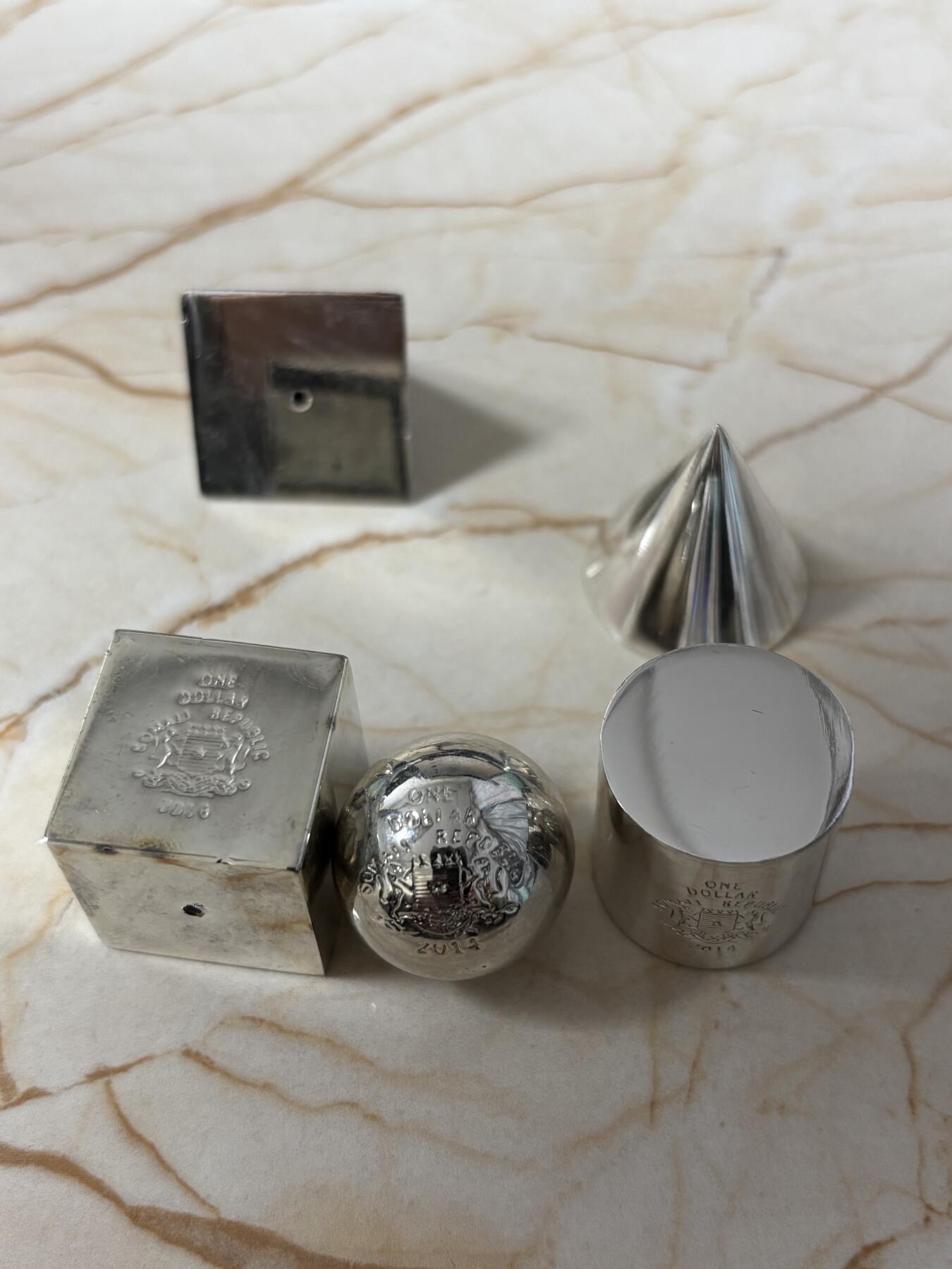 第184期拍卖 获奖索马里2014年数学纪念3D三维几何体硬币5枚套，世界最美25种钱币排名，铜镍镀银