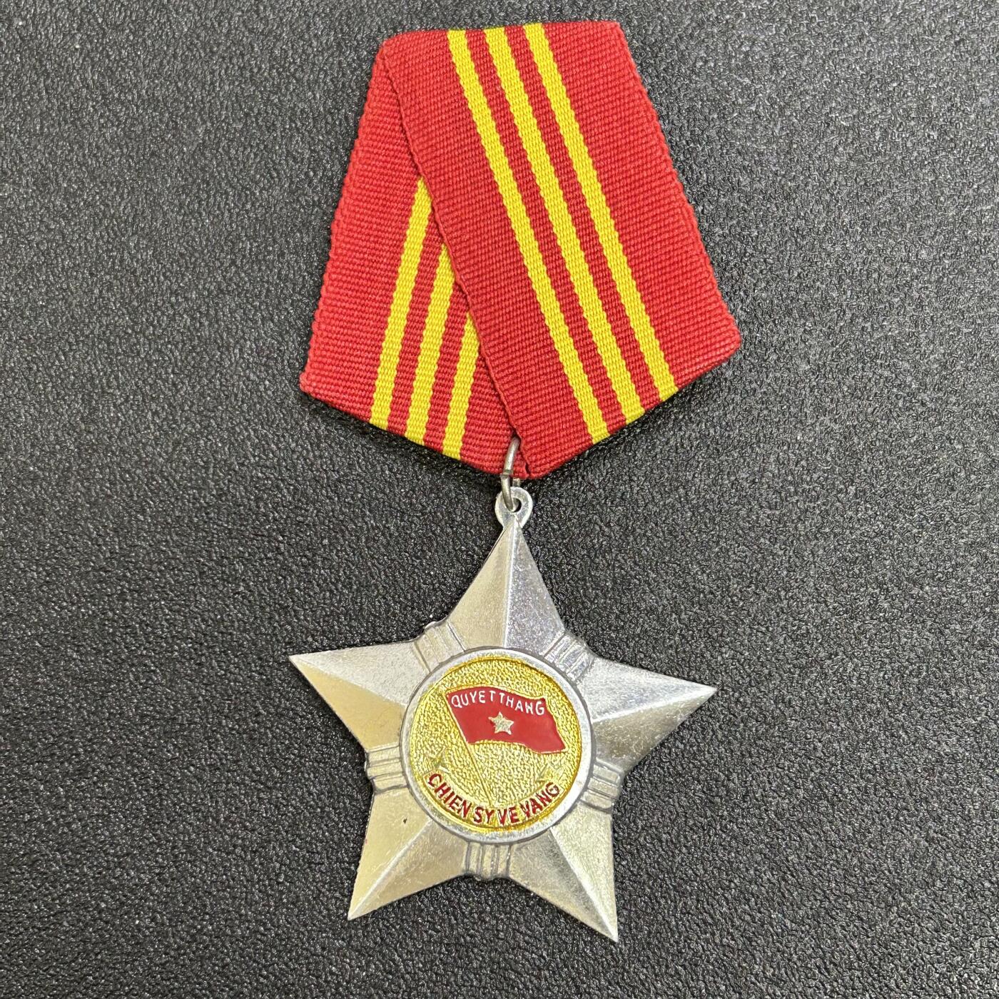 西秦中古拍卖第六十八期 越南一级光荣战士勋章 大挂版