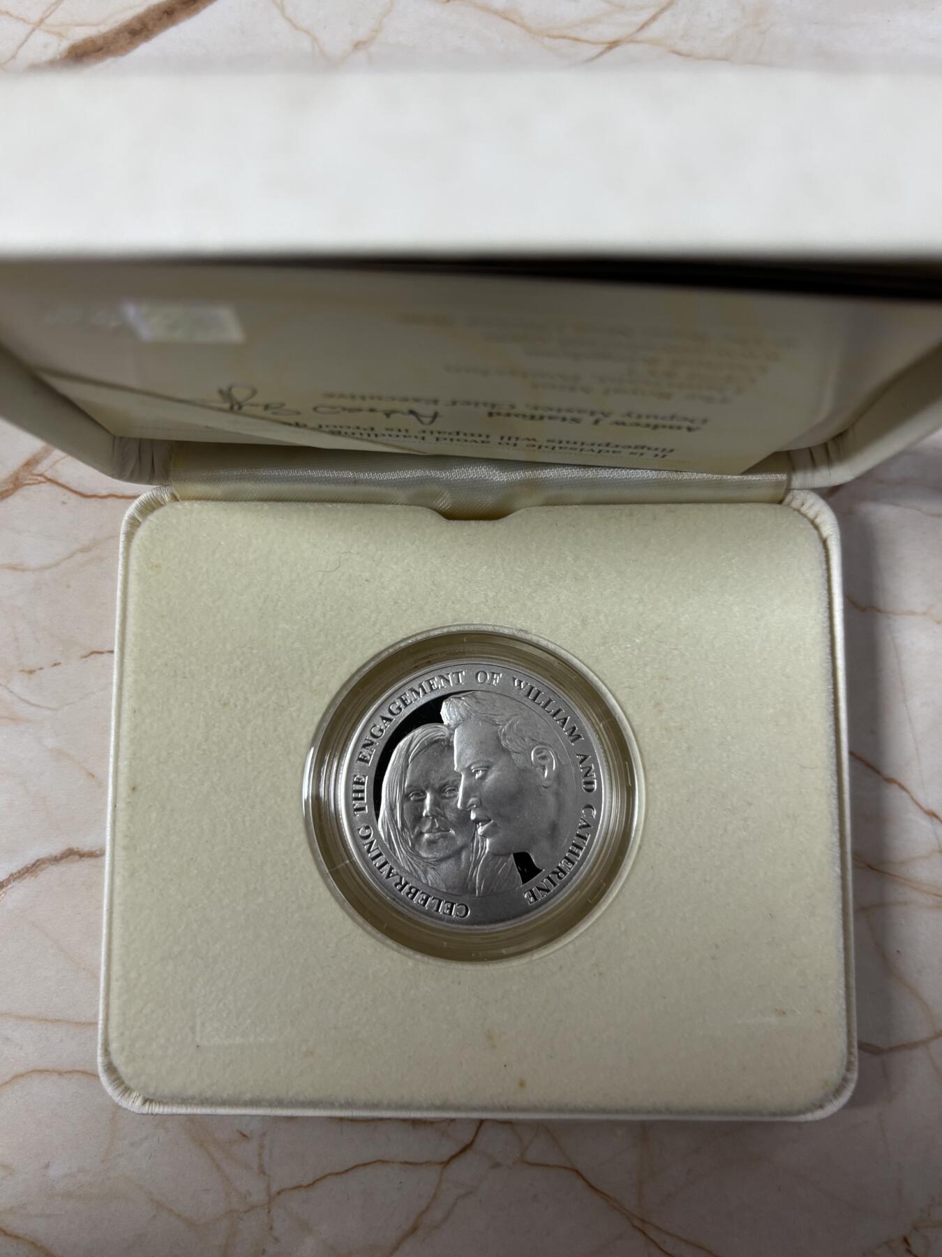 第184期拍卖 奥尔德尼2010年5镑威廉王子订婚精制纪念银币，925银，28.28克，38.61毫米，25000枚，没有外面纸套，银价362