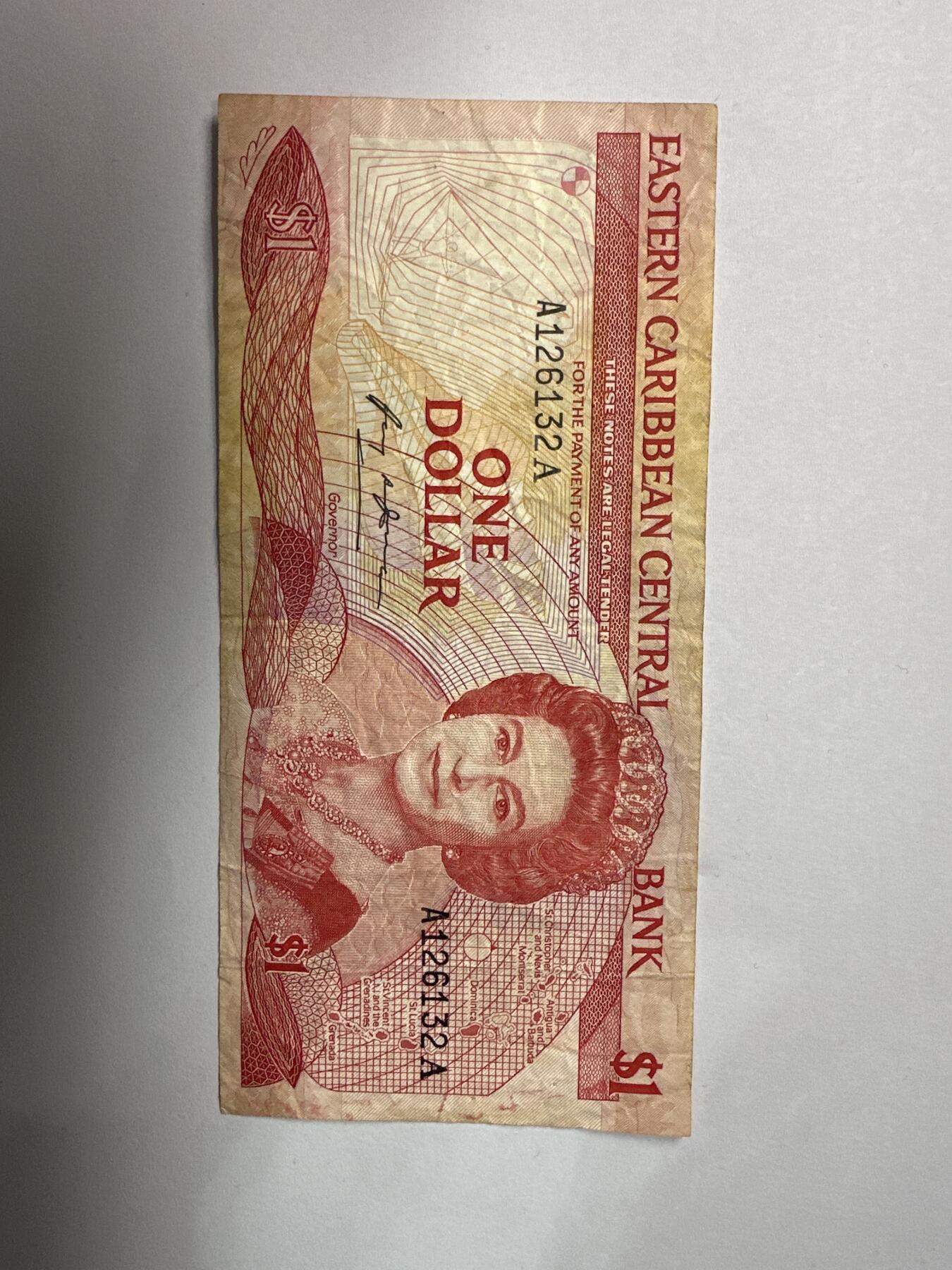 12.5纸币专场 北美洲东加勒比1元1985年A冠