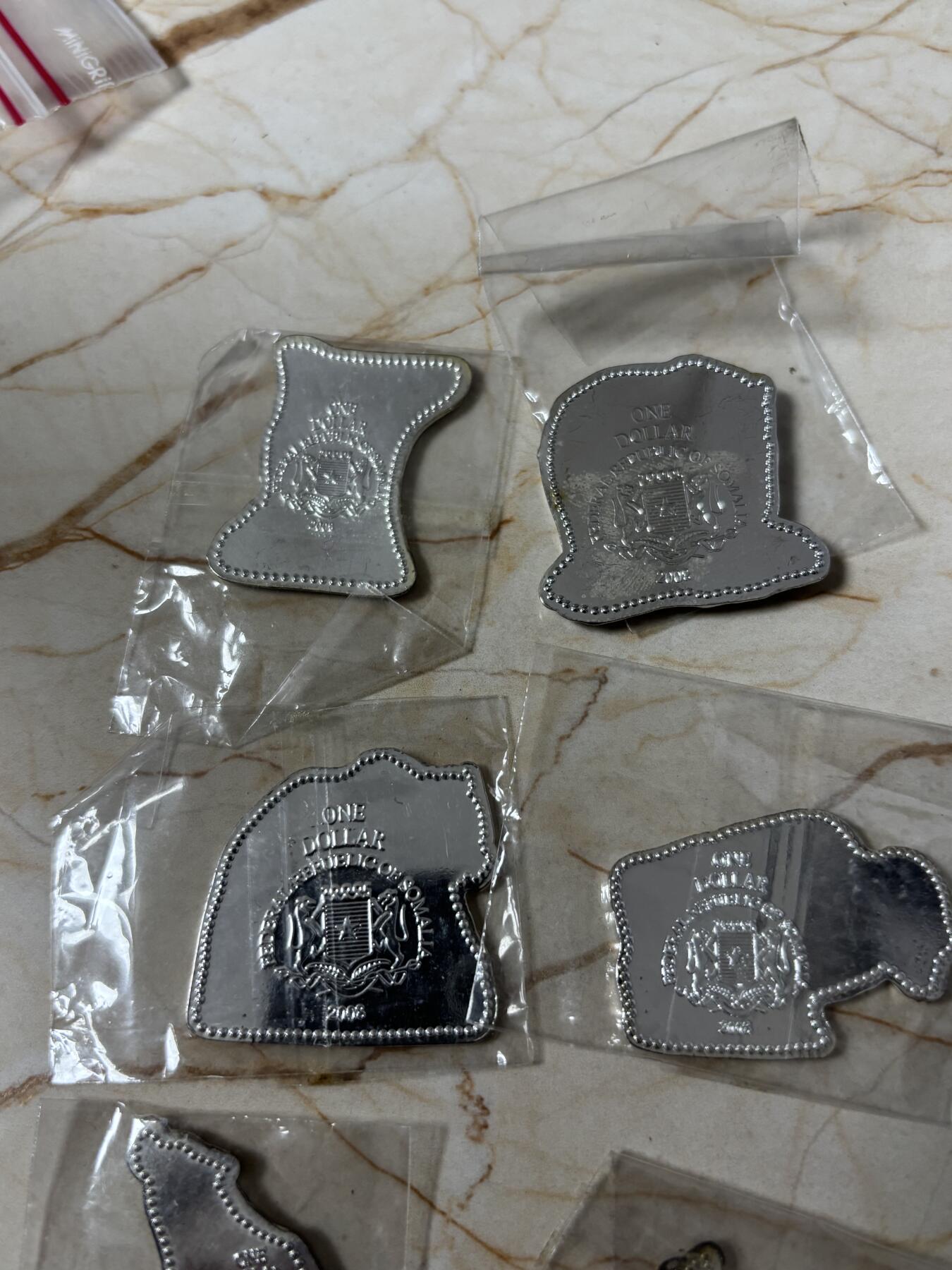 第184期拍卖 获奖索马里2008年动物彩色异形镀银纪念币6枚套，世界最美25种钱币排名第12位