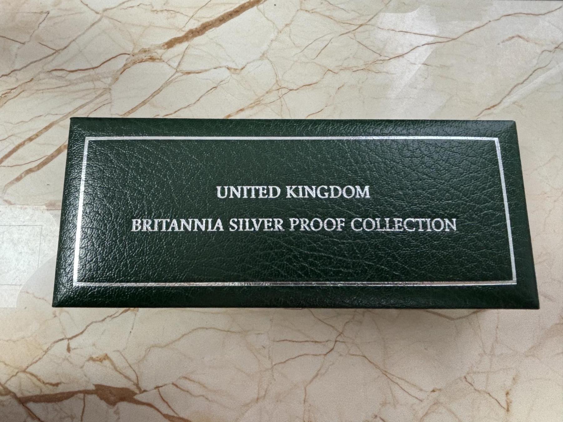 第184期拍卖 获奖英国1997年不列颠女神系列战车女神精制银币套原价3500元，获1999年度克劳斯最佳克朗币大奖，面值:20便士/50便士/1英镑/2英镑，年份：1997年，金属:958银，重量:3.24/8.11/16.22/32.54克，直径:16.5/22/27/40毫米，发行：15000套，有氧化