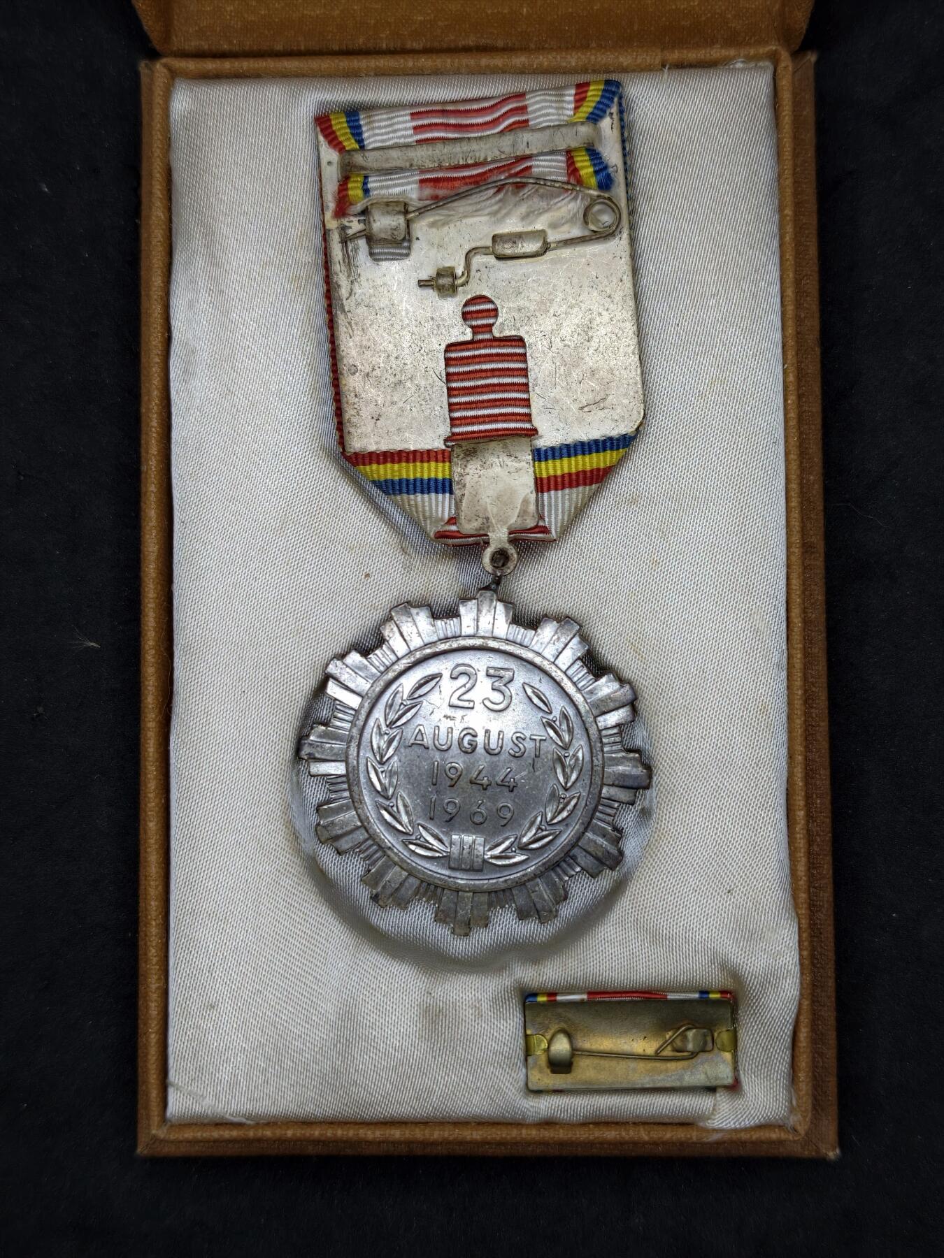 凯旋世界勋赏（第20期）（欢迎送拍）（对拍品有疑问请询问客服，不接受到手刀，出价默认拍品品相。请认真阅读拍卖规则！出价默认已认可！）（收到货请录制开箱视频，无视频概不处理问题。） 罗马尼亚祖国解放35年纪念章