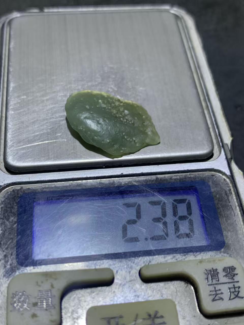 新疆戈壁料风化纹和田玉青玉小原石一颗，