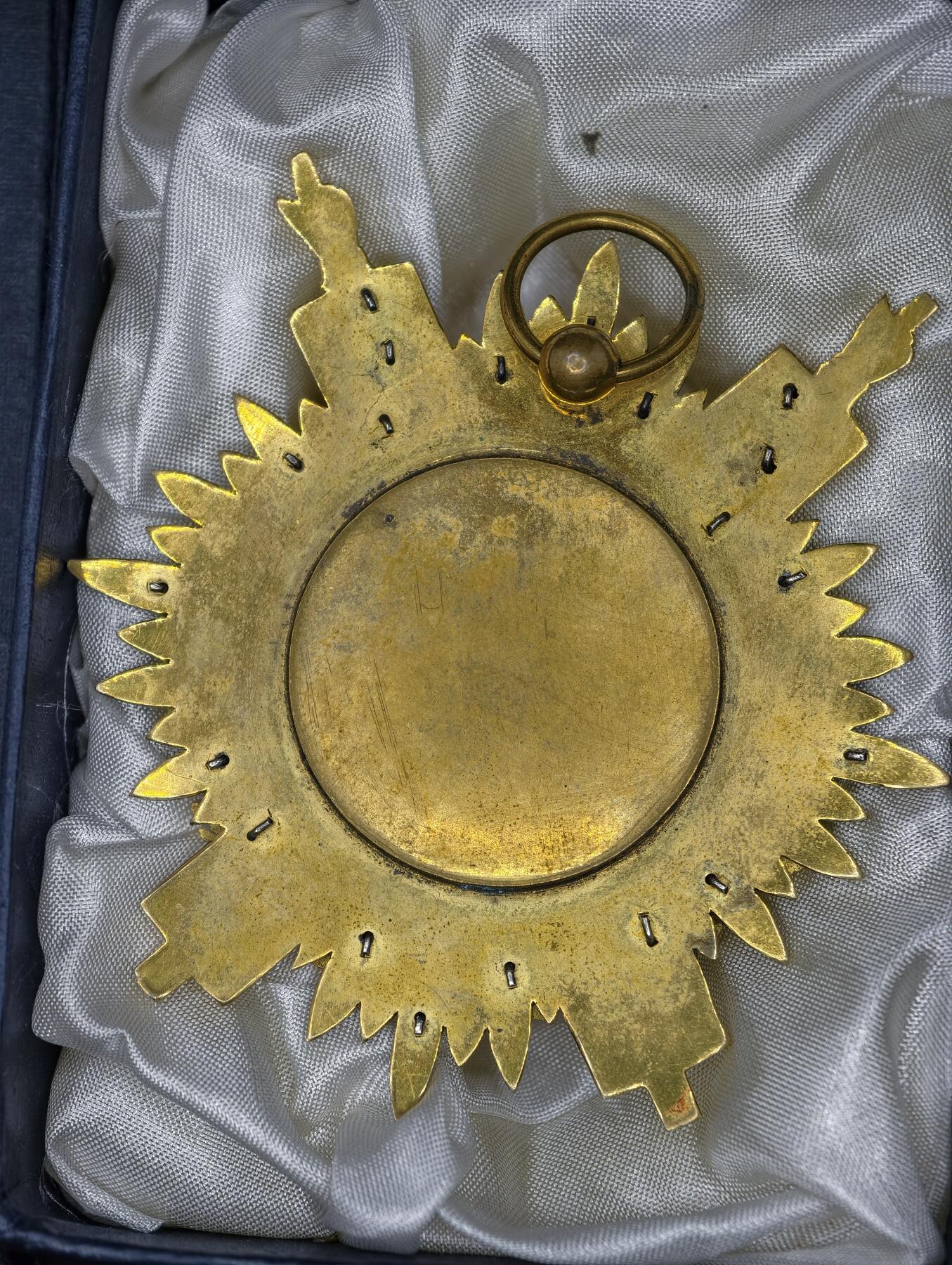 凯旋世界勋赏（第20期）（欢迎送拍）（对拍品有疑问请询问客服，不接受到手刀，出价默认拍品品相。请认真阅读拍卖规则！出价默认已认可！）（收到货请录制开箱视频，无视频概不处理问题。） 法国大绶议会证章（核心银制）