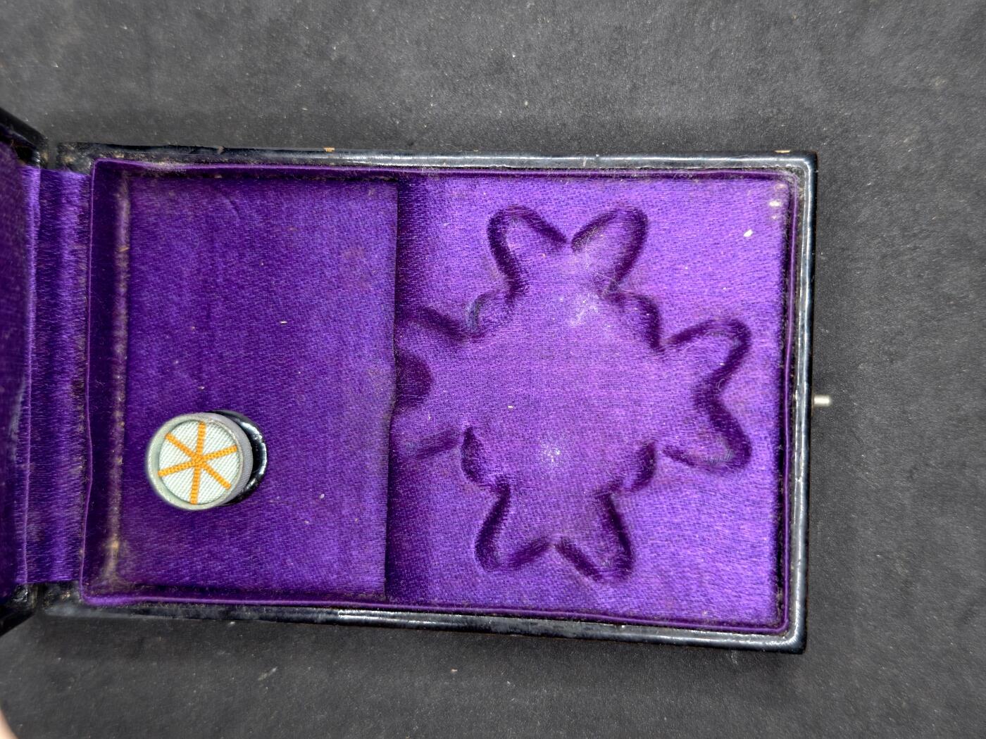 凯旋世界勋赏（第20期）（欢迎送拍）（对拍品有疑问请询问客服，不接受到手刀，出价默认拍品品相。请认真阅读拍卖规则！出价默认已认可！）（收到货请录制开箱视频，无视频概不处理问题。） 昭和早期五瑞空盒带略