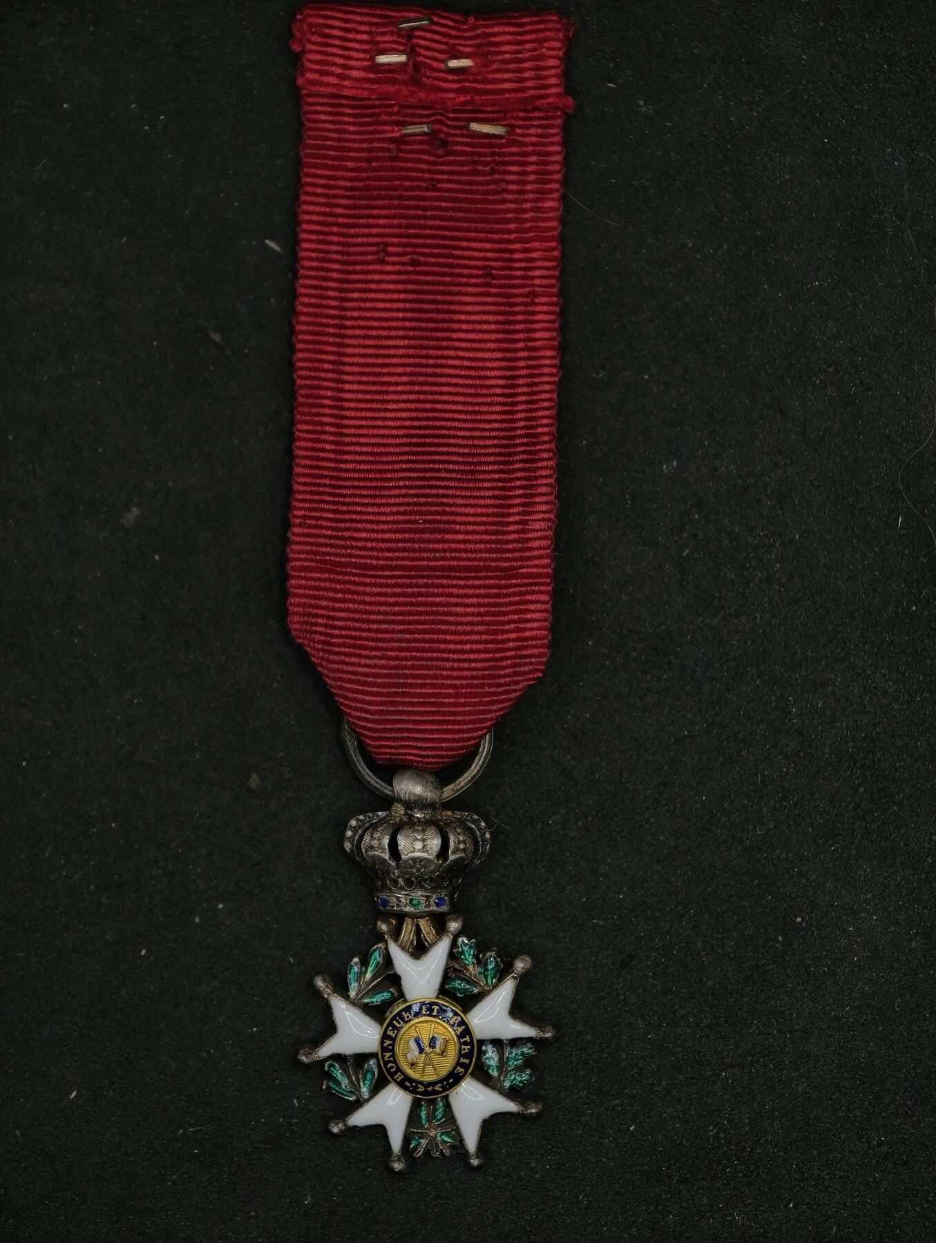 凯旋世界勋赏（第20期）（欢迎送拍）（对拍品有疑问请询问客服，不接受到手刀，出价默认拍品品相。请认真阅读拍卖规则！出价默认已认可！）（收到货请录制开箱视频，无视频概不处理问题。） 军官级七月王朝mini勋章核心金制章体银制打标