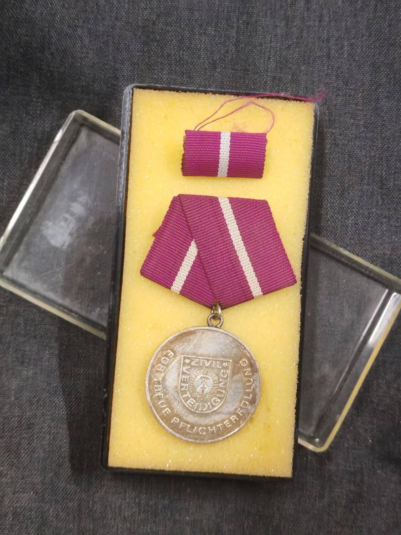 罗岚⭐新藏⭐特惠专拍第一场-分享拍场赚佣 民主德国银级为民防事业贡献奖章带原盒略 极品铜镀银