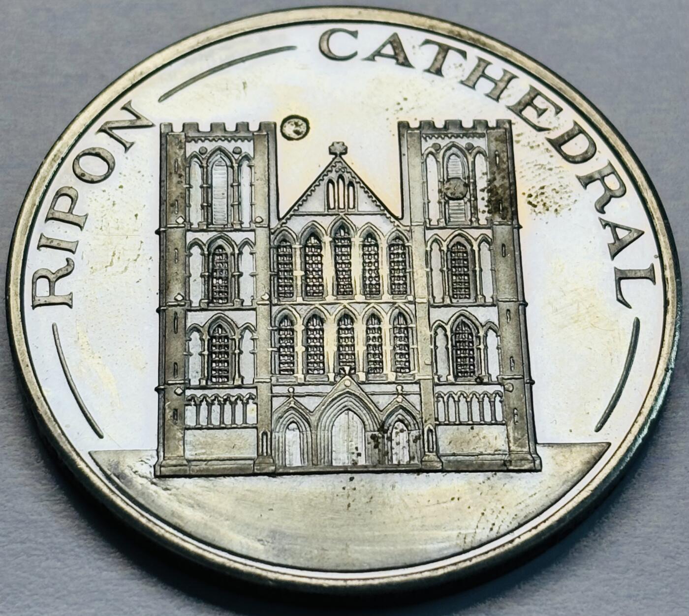 文馨钱币收藏第 283 场，【大雪鉴珍，寒英缀金】金银纪念币精品场，诚邀您的参与【长期接代拍品】 英国里彭大教堂纪念章