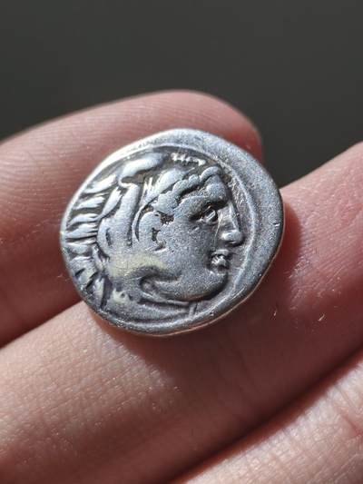 星盘世界钱币十二月六日古典币专场 - 精品！著名品种大力神一德拉克马银币，非常干净漂亮的一枚，十分圆润美观，这一枚应该是继业者战争时期铸造