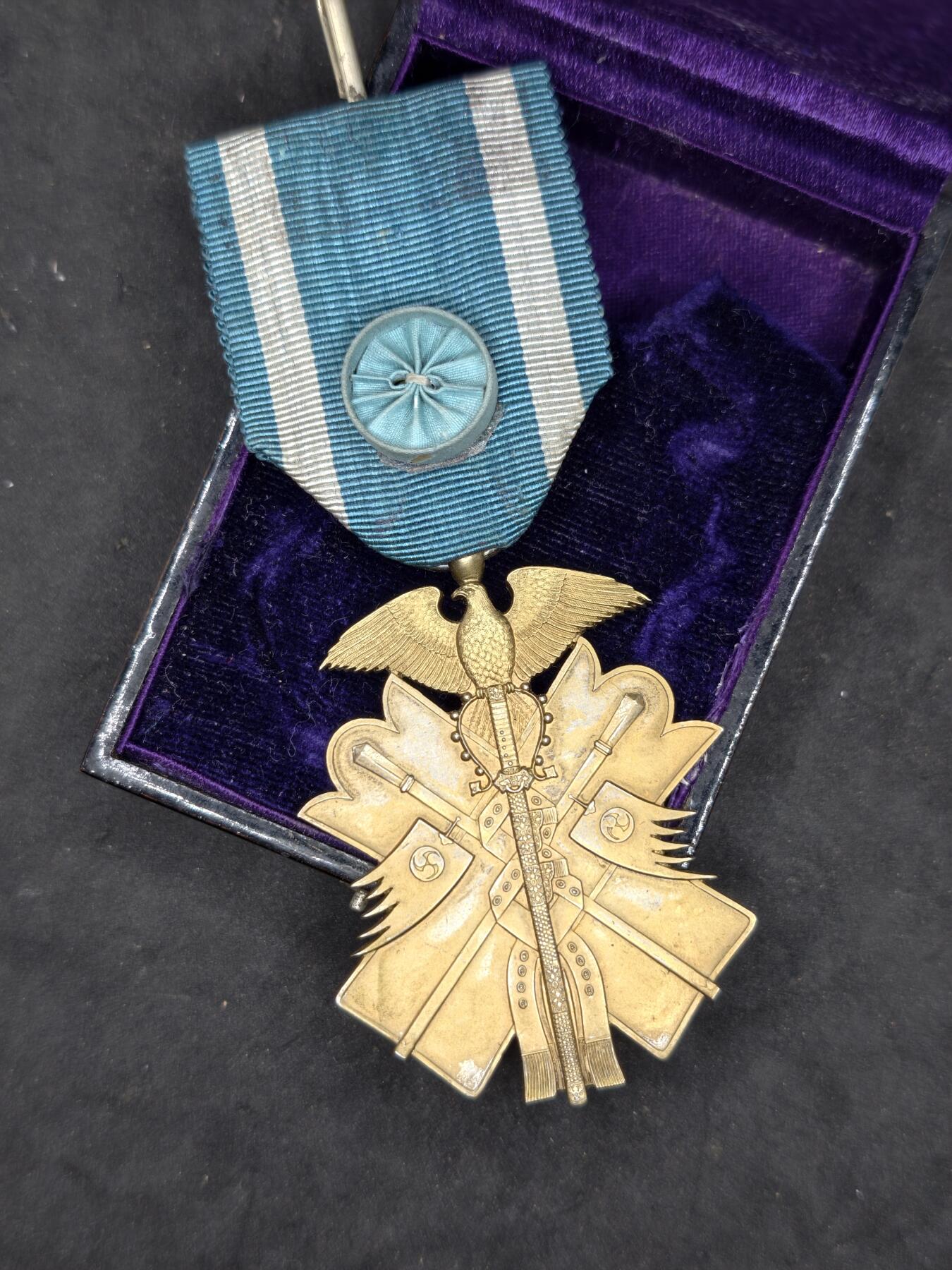 凯旋世界勋赏（第20期）（欢迎送拍）（对拍品有疑问请询问客服，不接受到手刀，出价默认拍品品相。请认真阅读拍卖规则！出价默认已认可！）（收到货请录制开箱视频，无视频概不处理问题。） 后镀金七鸟带盒