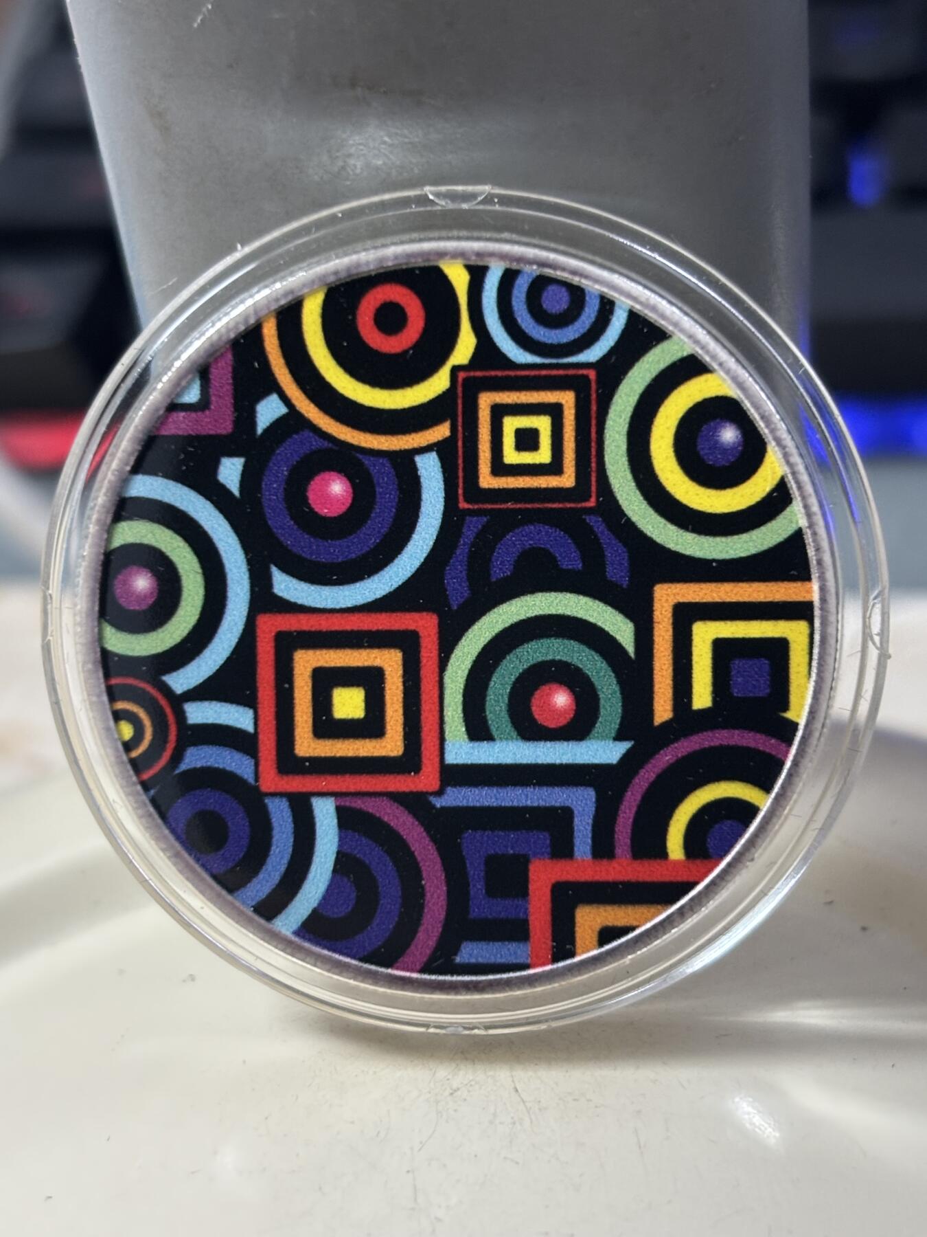 第184期拍卖 纽埃2015年革命性的3D技术1盎司纪念彩银币配眼镜，999银，发行699枚