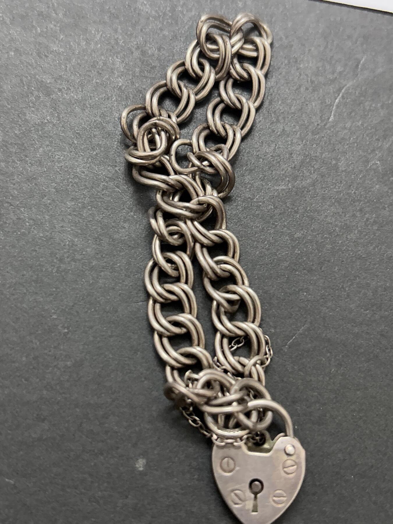 文馨钱币收藏第 283 场，【大雪鉴珍，寒英缀金】金银纪念币精品场，诚邀您的参与【长期接代拍品】 欧洲回流 13.6 克爱心银链