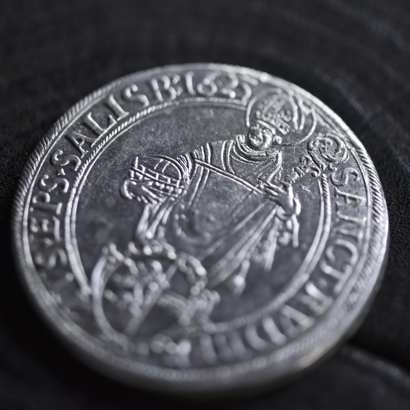 【良泉】【2025年最后一场】12月18日晚19.30点开拍！188组【直播场】西方古代钱币、丝路杂项、印章！ 【藏家出品B】1623年【近未流通】【萨尔茨堡】圣母抱子主教大泰勒，状态细节均一流，28.88克