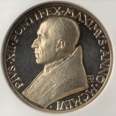 掌中浮雕-藏着的欧洲第044场 - NGC MS63 : 1956年梵蒂冈教皇庇护十二世80大寿纪念银章，44mm
