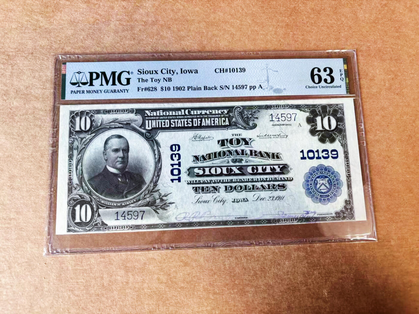 【Blue Auction】世界纸币精拍第758期——18级TOP拍卖/信誉/品质/专业/高效💫   【冠军分仅1张65分 少见fr】美国 爱荷华州苏城 1902年10美金 正面人物为美国第25任总统威廉·麦金莱（也是500美金上的人物）背面女神&蒸汽船&军舰 象征工业化革命 PMG63EPQ 全新原票 大票幅雕刻精美