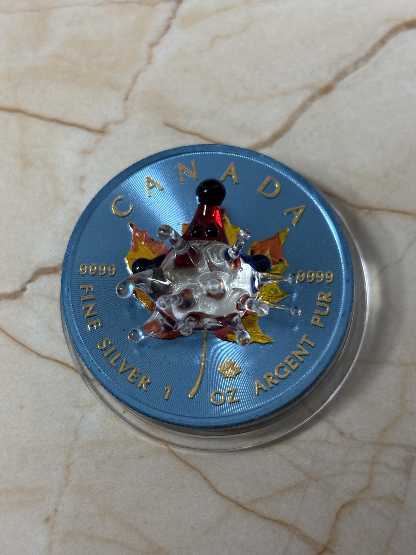 第184期拍卖 加拿大2022年镶嵌穆拉诺玻璃刺猬彩色枫叶纪念银币，9999银，1盎司，发行500枚