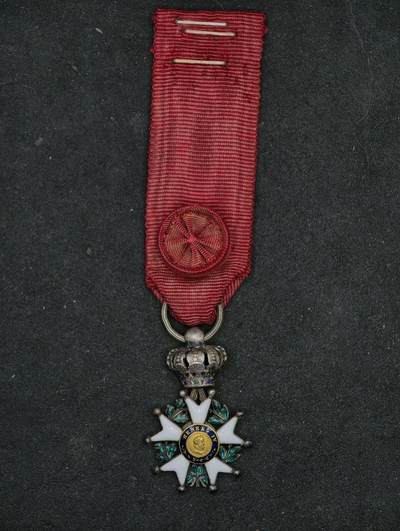 凯旋世界勋赏（第20期）（欢迎送拍）（对拍品有疑问请询问客服，不接受到手刀，出价默认拍品品相。请认真阅读拍卖规则！出价默认已认可！）（收到货请录制开箱视频，无视频概不处理问题。） - 军官级七月王朝mini勋章核心金制章体银制打标