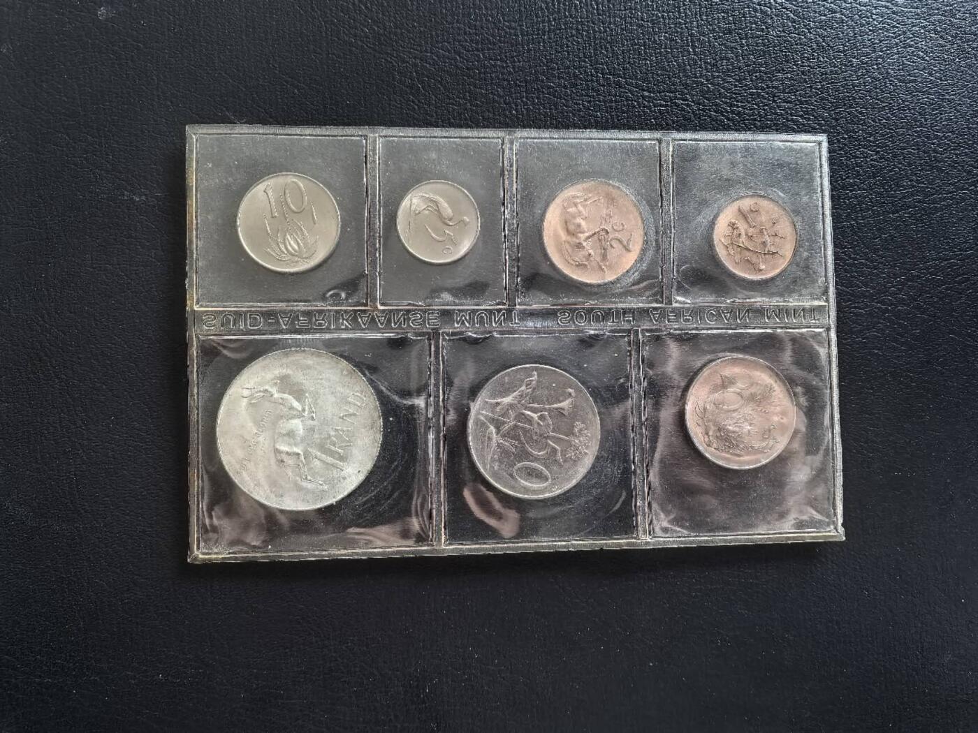 Triple S 第68期 1967南非兰特套币，含1兰特银币