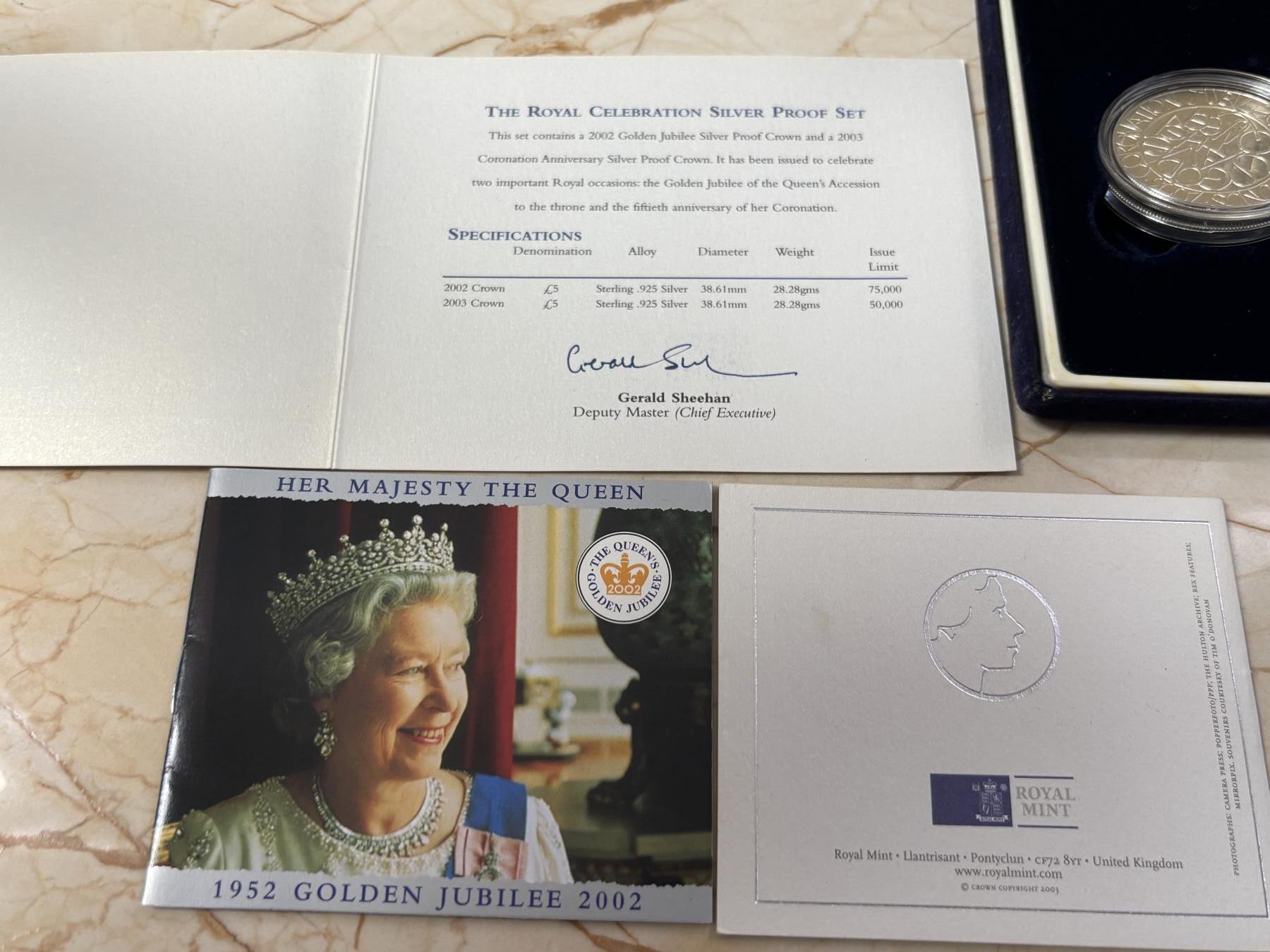 第184期拍卖 英国2002-2003年伊丽莎白女王登基50周年精制纪念银币 2枚套带盒证书，925银，28.28克*2,银价725