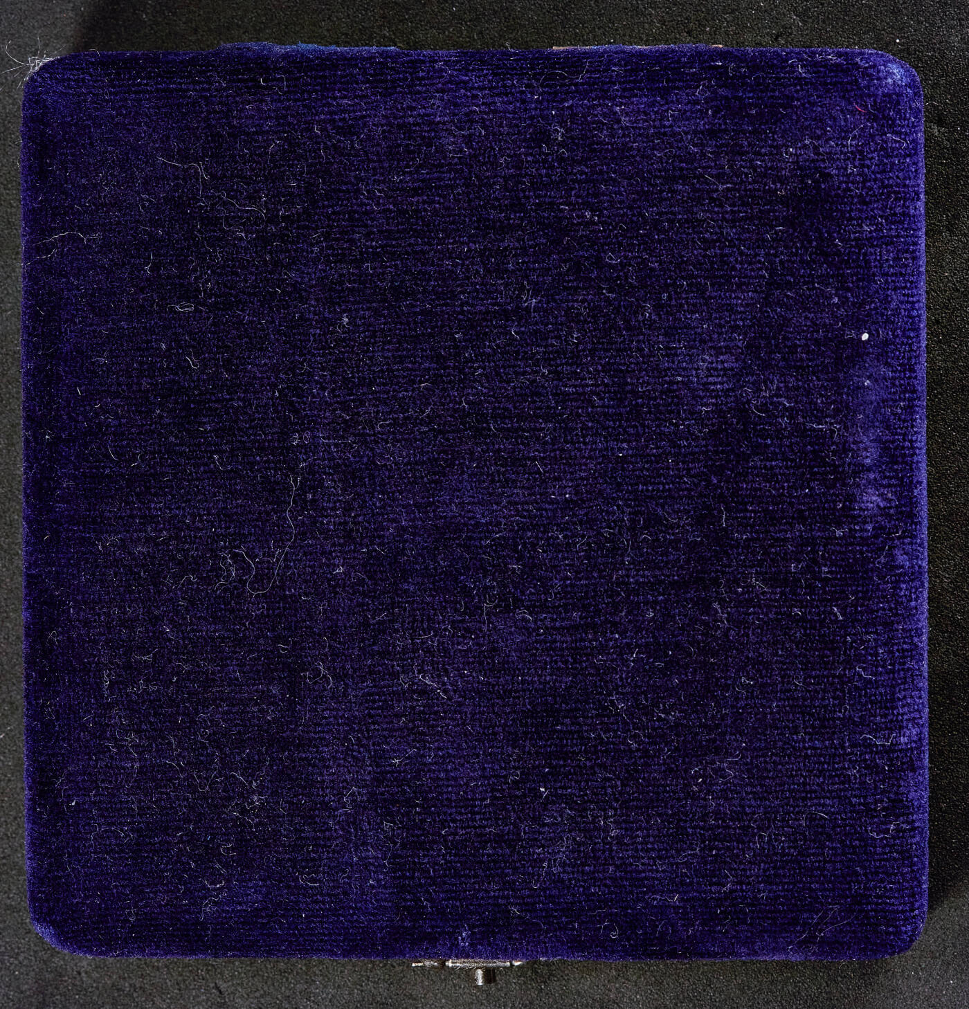 【俄甄集藏】2025年(045)12-03 星期三 晚 19:30 全场包邮 日本八幡制铁株式会社1950年-1970年（1950年由日本制铁分出，1970年再次合并）员工永年勤续银质大绶勋章，授予全勤退休老员工，直径：63mm，重量：65.7克，999银，稀少品种