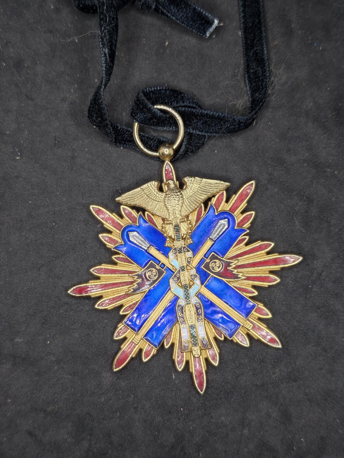 凯旋世界勋赏（第20期）（欢迎送拍）（对拍品有疑问请询问客服，不接受到手刀，出价默认拍品品相。请认真阅读拍卖规则！出价默认已认可！）（收到货请录制开箱视频，无视频概不处理问题。） 复刻金鸱勋章