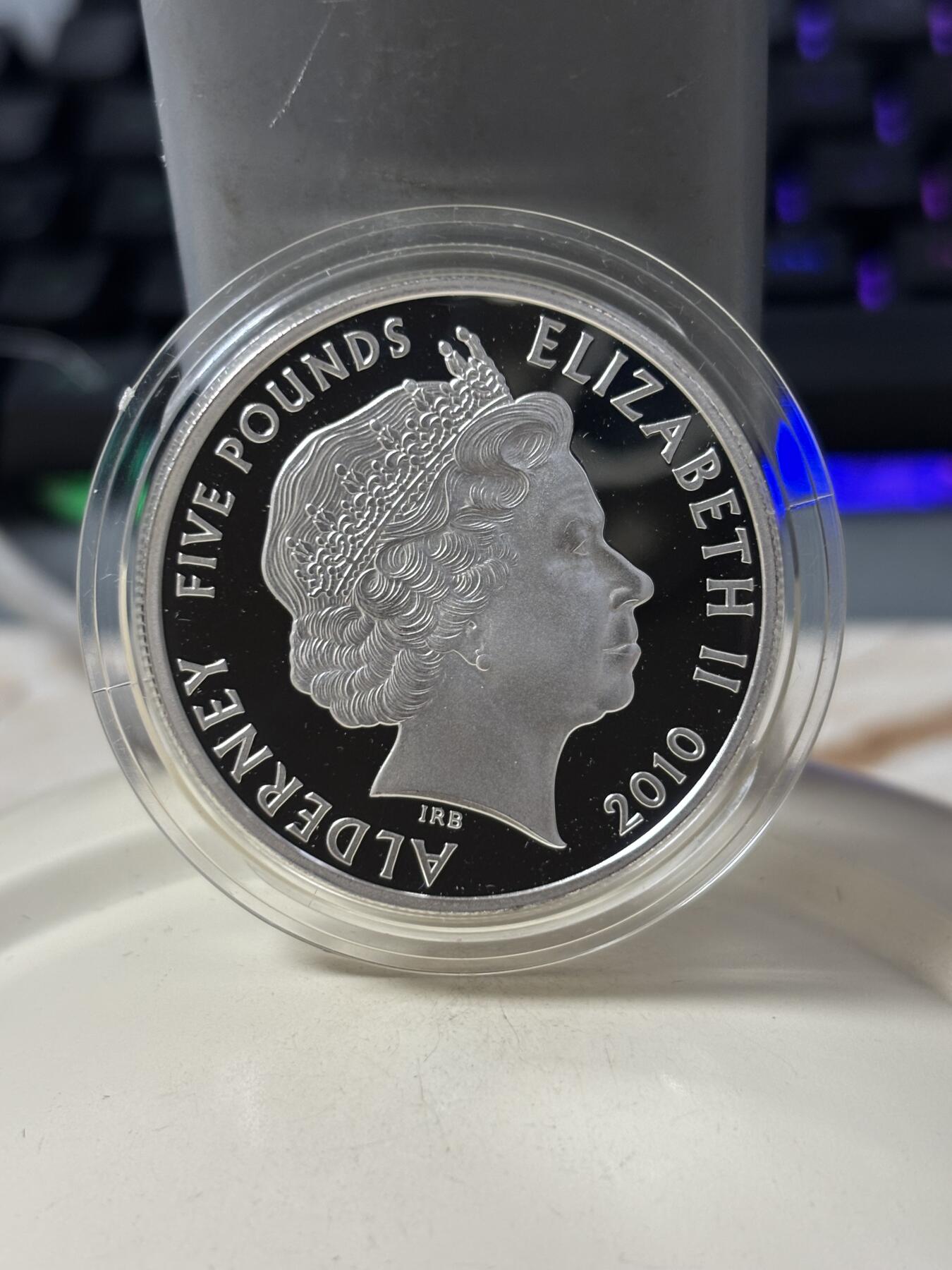 第184期拍卖 奥尔德尼2010年5镑威廉王子订婚精制纪念银币，925银，28.28克，38.61毫米，25000枚，没有外面纸套，银价362