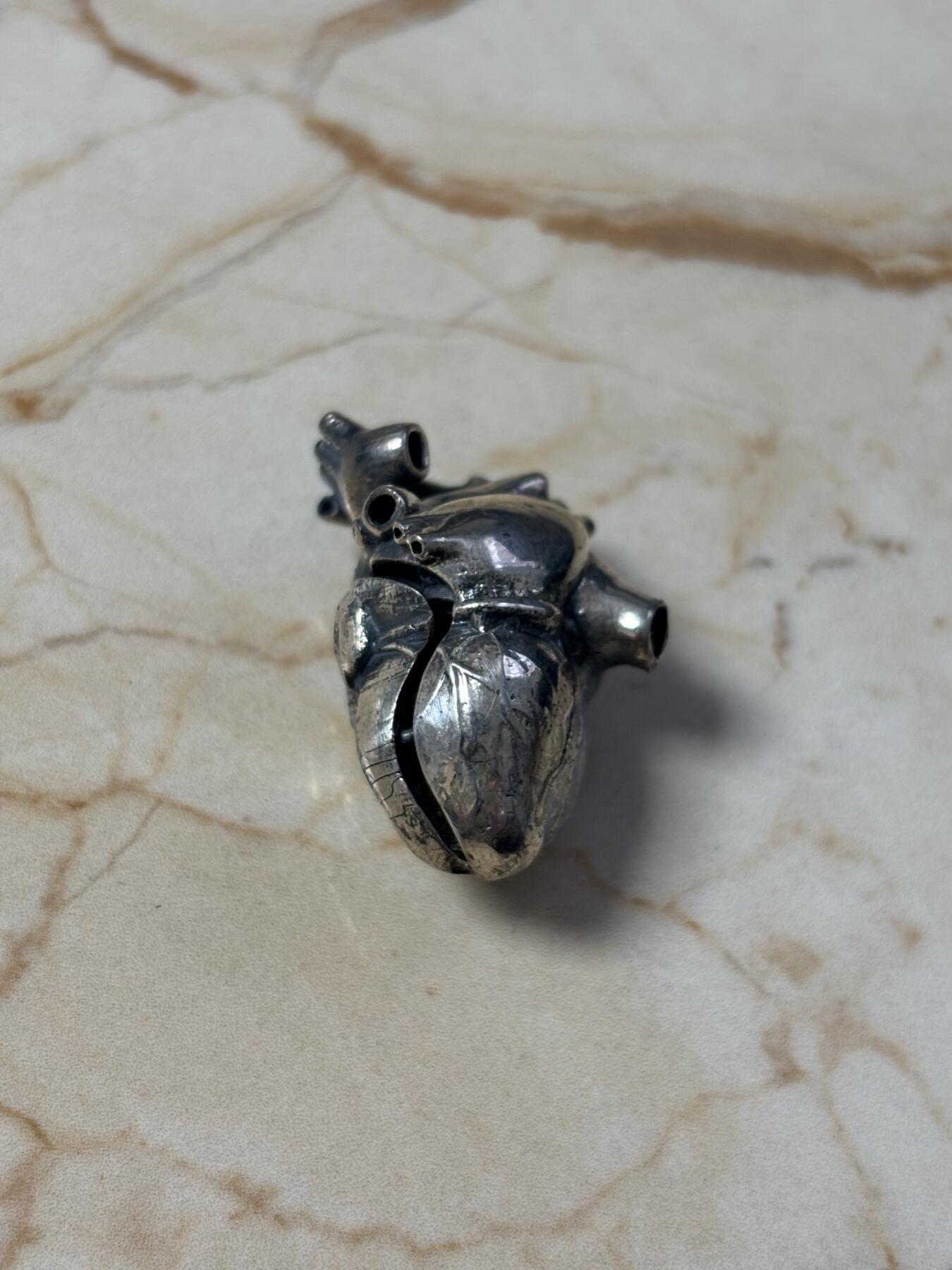 第184期拍卖 南非共和国2017年纪念世界首例心脏移植手术50周年全银精制套币，原装盒证封齐全，小的币有氧化，极富历史纪念意义的套币，发行量700套