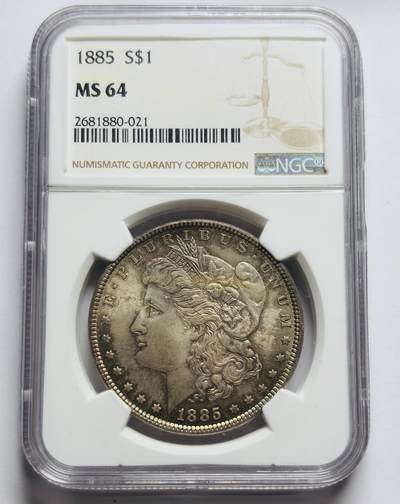 文馨钱币收藏第 283 场，【大雪鉴珍，寒英缀金】金银纪念币精品场，诚邀您的参与【长期接代拍品】 - 1885 年美国摩根一元银元 NGC 评级 MS64 分，高光五彩，彩虹酱金黄包浆，一眼尽收眼底