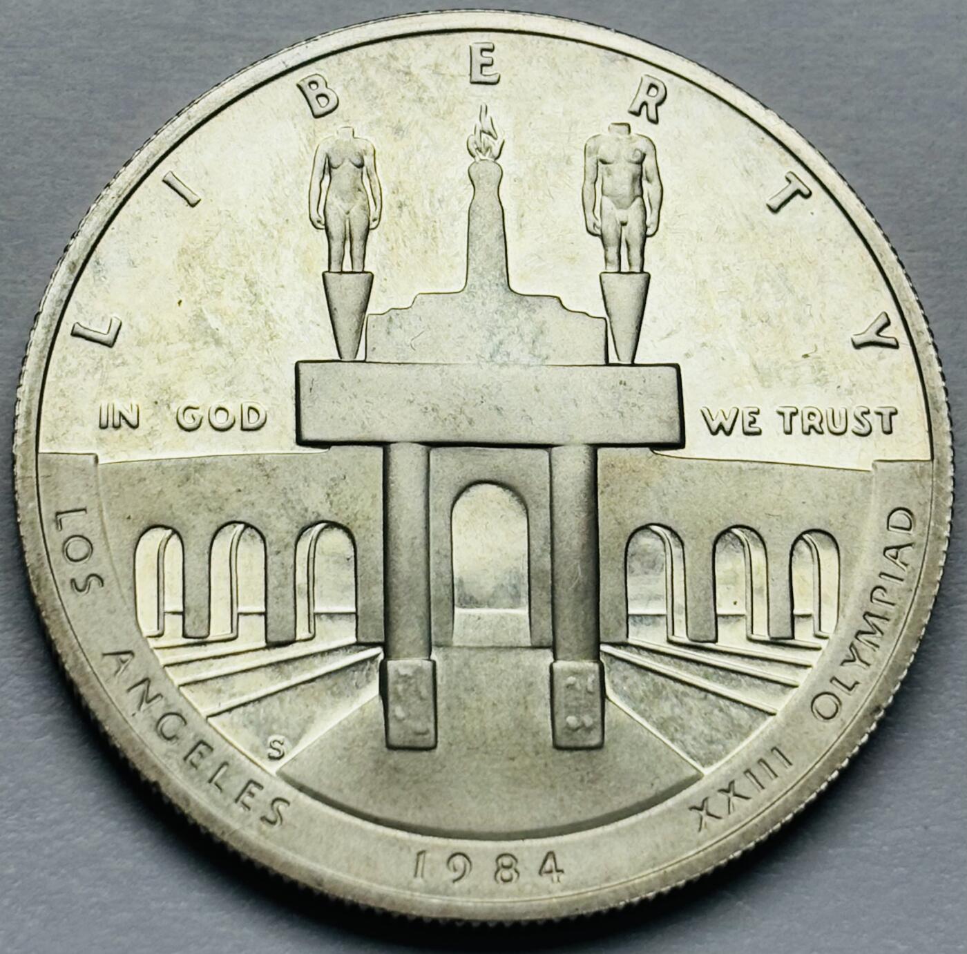 文馨钱币收藏第 283 场，【大雪鉴珍，寒英缀金】金银纪念币精品场，诚邀您的参与【长期接代拍品】 全新【获奖币】美国1984年洛杉矶奥运会精制纪念银币一元，26.73 克 900 高银，独年份版