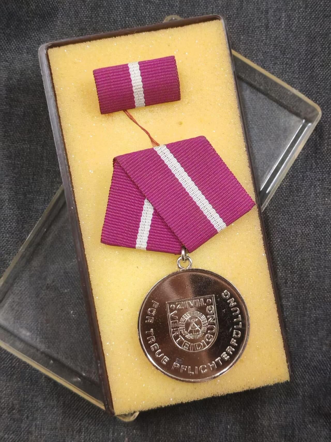 罗岚⭐新藏⭐特惠专拍第一场-分享拍场赚佣 民主德国银级为民防事业贡献奖章带原盒略 极品铜镀银