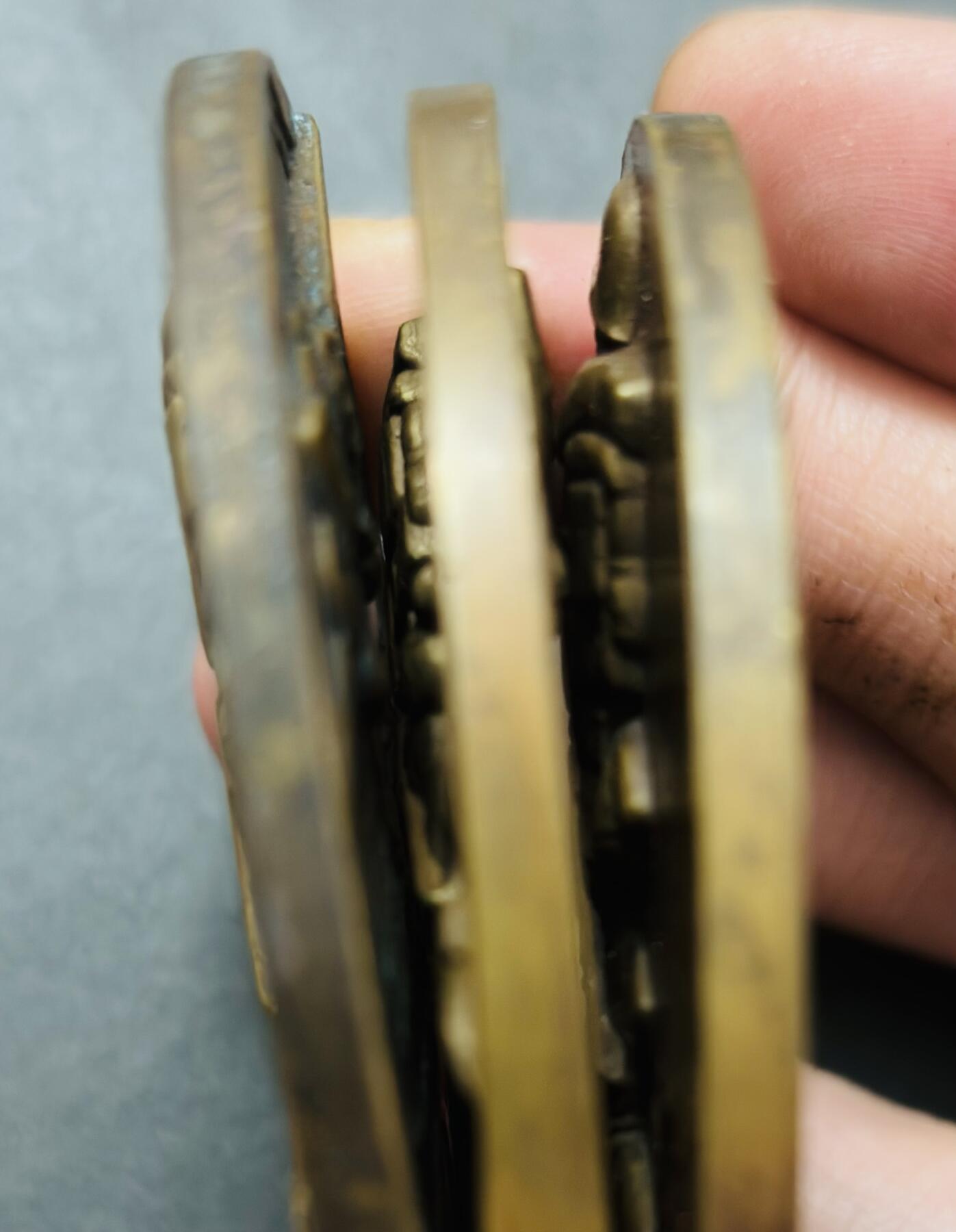 文馨钱币收藏第 283 场，【大雪鉴珍，寒英缀金】金银纪念币精品场，诚邀您的参与【长期接代拍品】 忘国耻牢记历史！日本昭和十二年当年侵华罪证纪念章，上面有我国城市的名称路线图，详情看图，直径 54.7×4.5 重 81.5 克左右 3 个一起拍