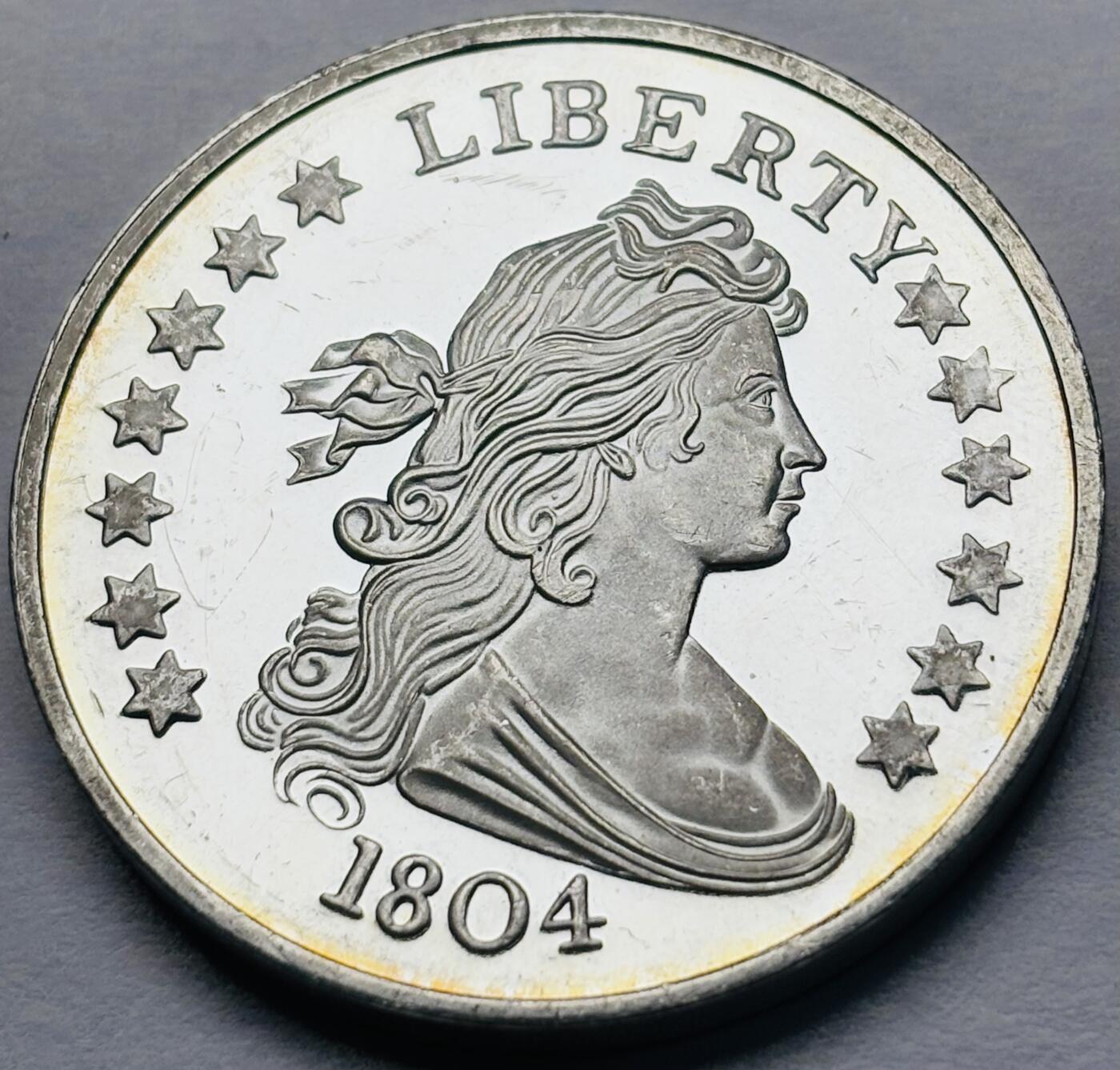 文馨钱币收藏第 283 场，【大雪鉴珍，寒英缀金】金银纪念币精品场，诚邀您的参与【长期接代拍品】 精制纪念银章，含银多少未知