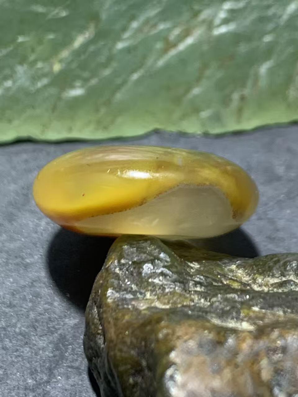 精美高润度冻料飘鸡油黄蒙料战国红玛瑙平安扣一个！