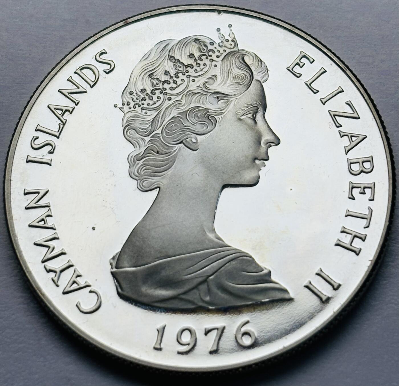 文馨钱币收藏第 283 场，【大雪鉴珍，寒英缀金】金银纪念币精品场，诚邀您的参与【长期接代拍品】 全新 1976 年英属开曼群岛 2 元精制大银币，29.45 克 925 高银