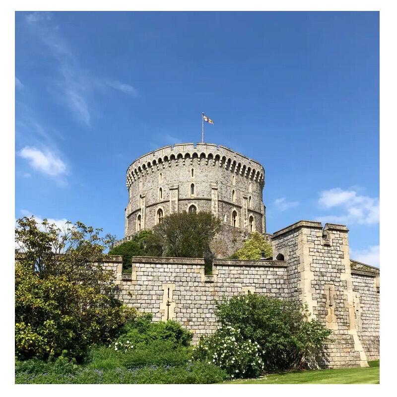 英国1977年 伊丽莎白+温莎城堡 高浮雕精制大镀银章 43MM