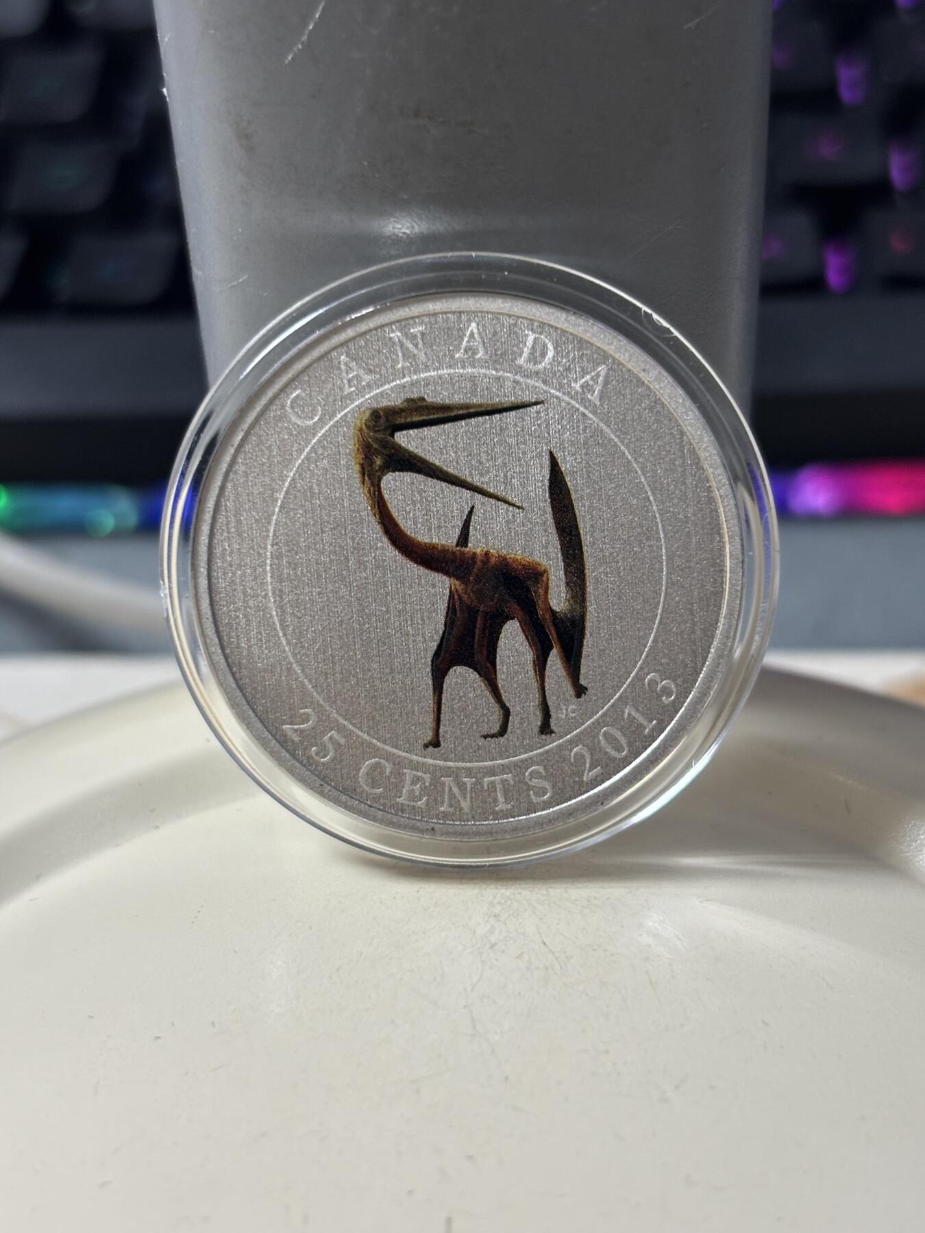 第184期拍卖 加拿大2013年史前动物2恐龙翼龙夜光合金纪念币，发行30000枚