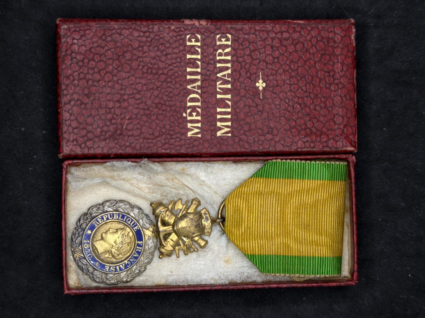 凯旋世界勋赏（第20期）（欢迎送拍）（对拍品有疑问请询问客服，不接受到手刀，出价默认拍品品相。请认真阅读拍卖规则！出价默认已认可！）（收到货请录制开箱视频，无视频概不处理问题。） 法国军事功绩奖章带盒