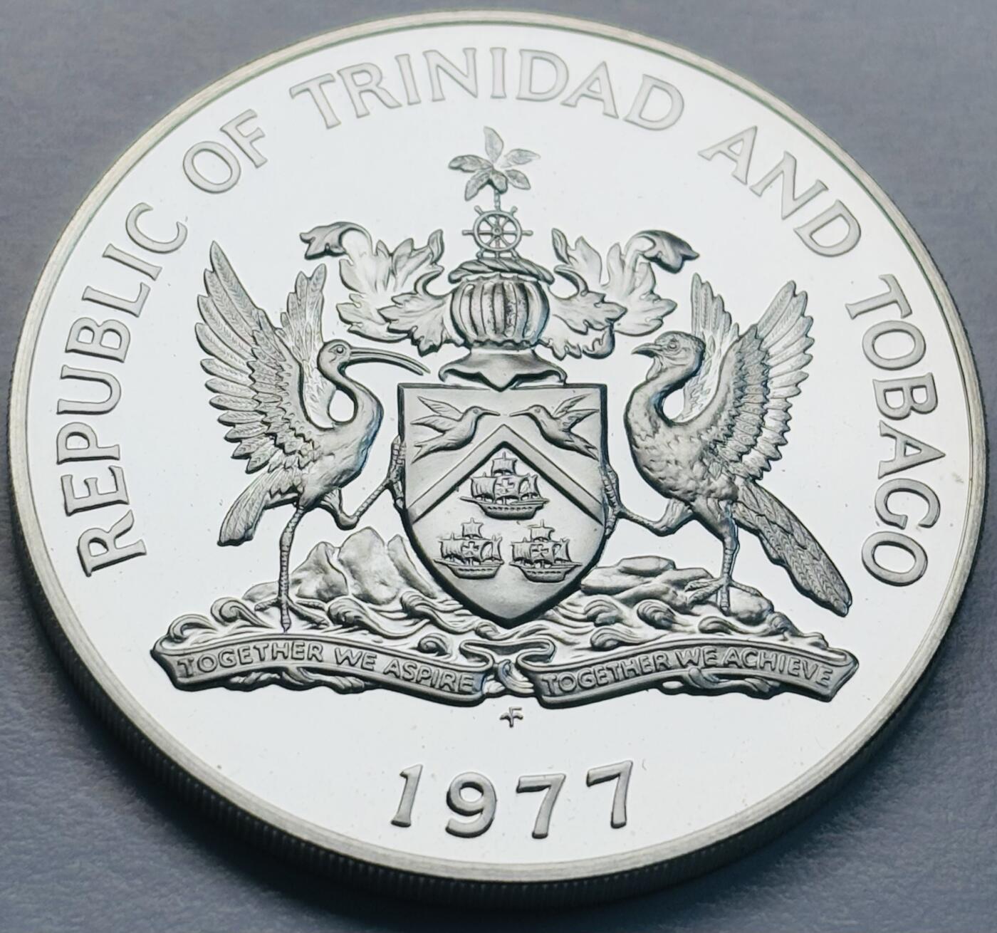 文馨钱币收藏第 283 场，【大雪鉴珍，寒英缀金】金银纪念币精品场，诚邀您的参与【长期接代拍品】 全新 1977 年特立尼达和多巴哥 10 元精制大银币，第二版35 克 925 高银