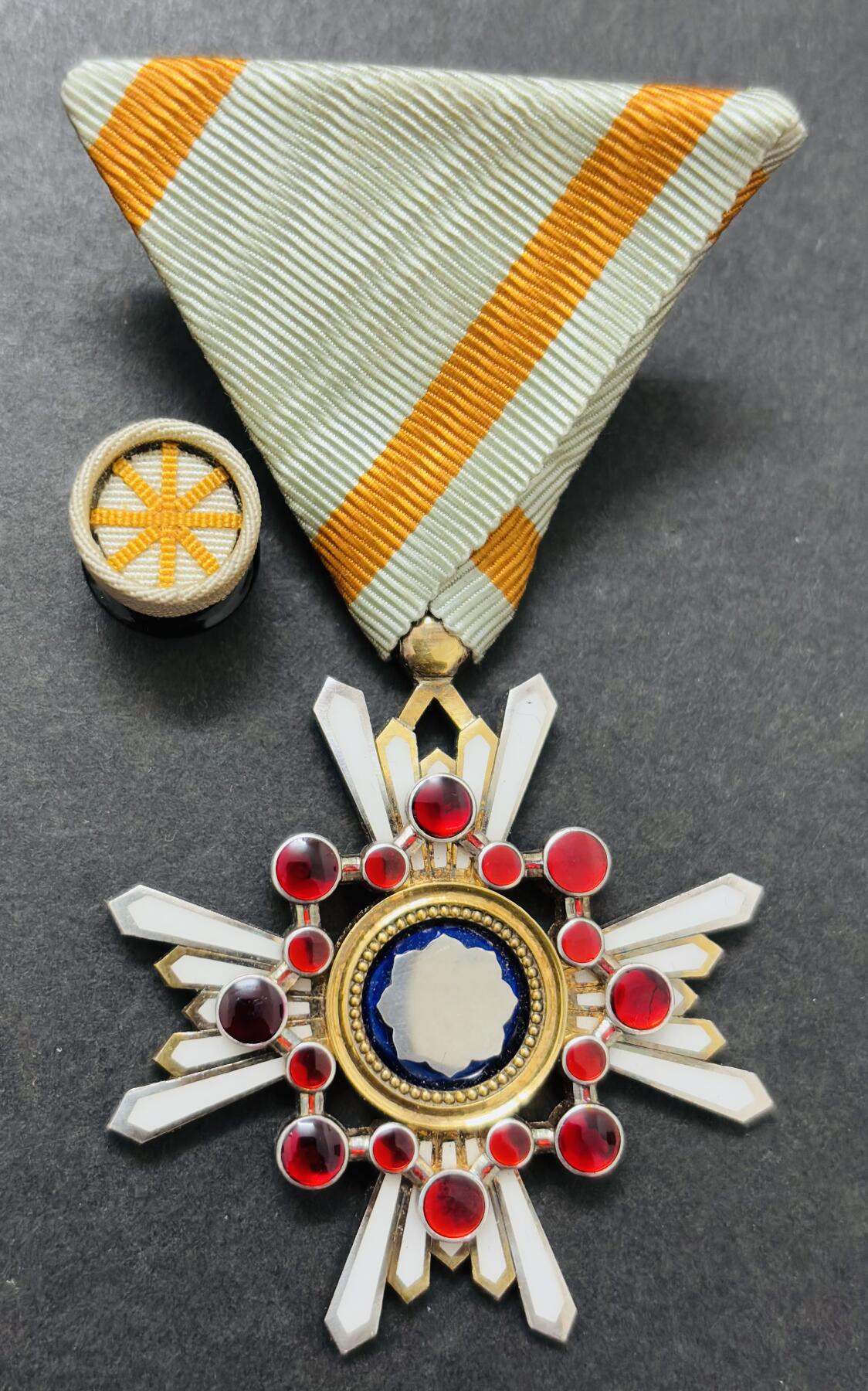 文馨钱币收藏第 283 场，【大雪鉴珍，寒英缀金】金银纪念币精品场，诚邀您的参与【长期接代拍品】 带原盒日本银勋章