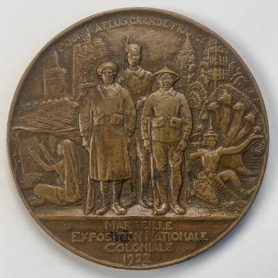 掌中浮雕-藏着的欧洲第044场 - 1922年法国马赛全球殖民大会实发奖章，67mm，原盒，背面签名为阳刻，稀少