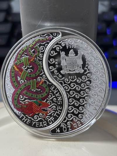 第184期拍卖 - 斐济2013年十二生肖 蛇年精制彩色阴阳合体纪念银币 925银，16.81克X2 发行量：5000 盒证全 芬兰造币局代铸，