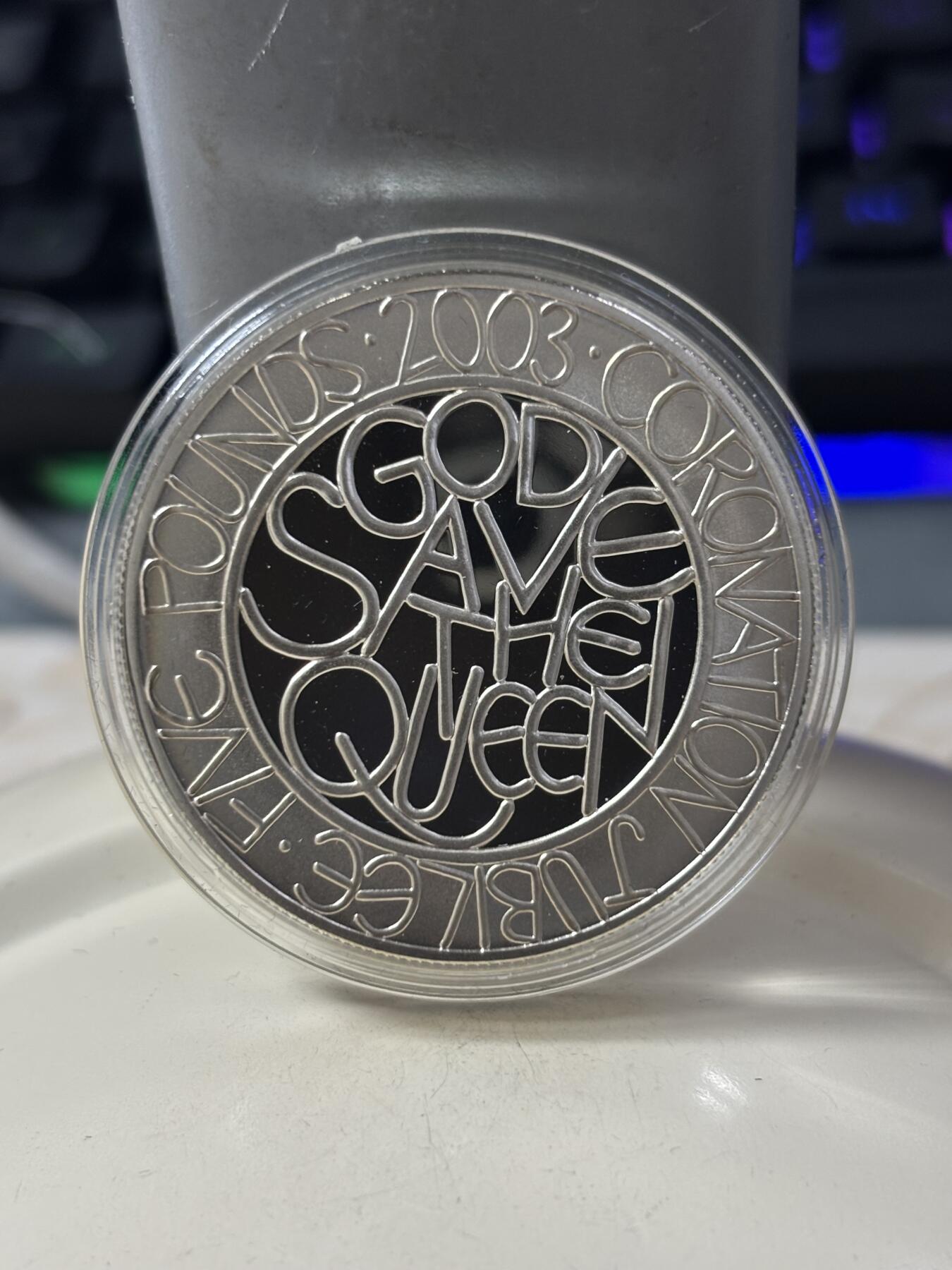 第184期拍卖 英国2002-2003年伊丽莎白女王登基50周年精制纪念银币 2枚套带盒证书，925银，28.28克*2,银价725