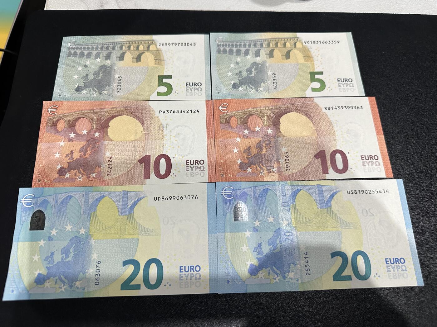 《外钞收藏家》第五百九十一期（畅拍场）（本平台长期征集拍品、欢迎藏友们联系合作） 三签和四签5、10、20欧元 6张一起 全新UNC