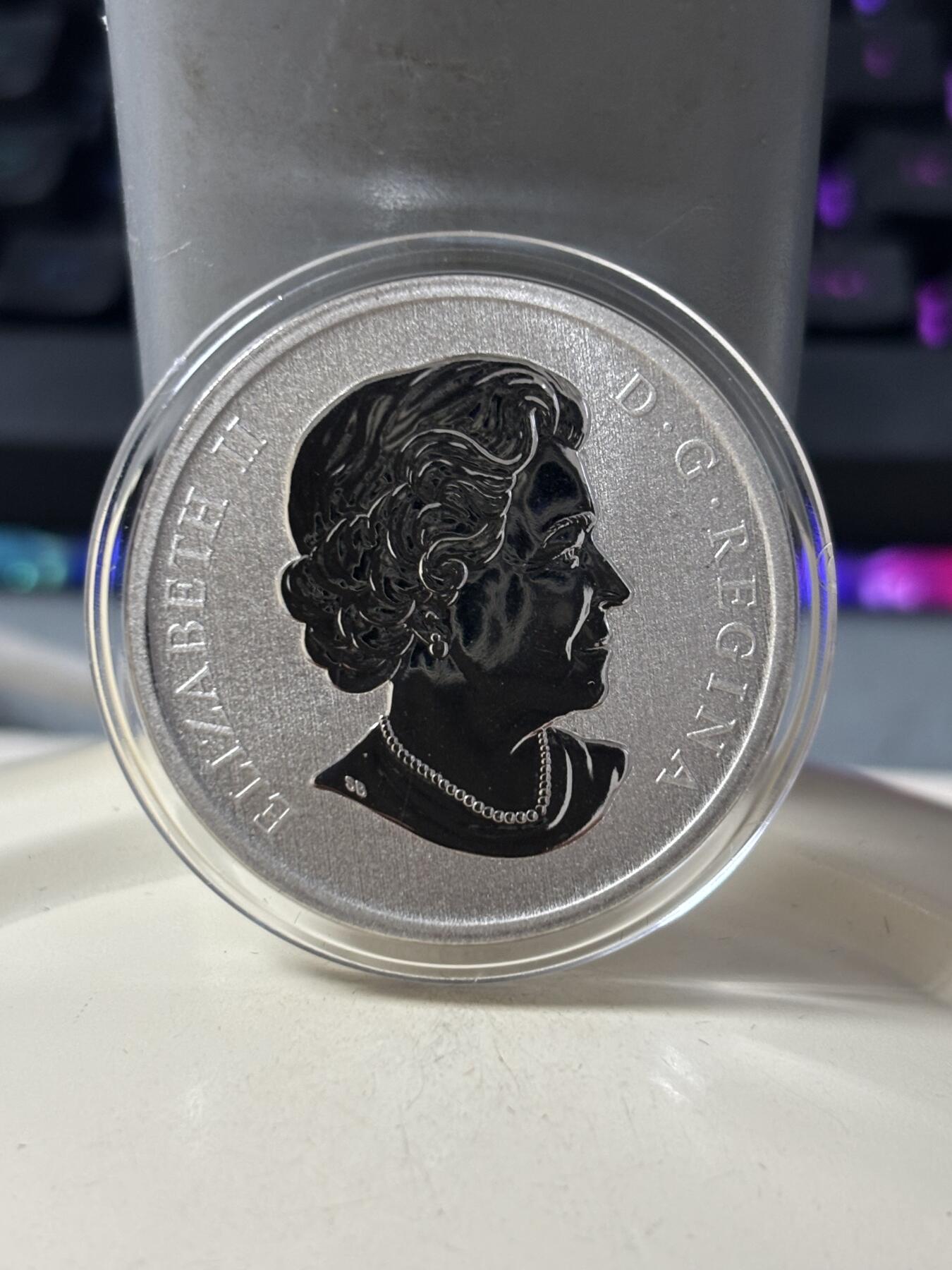 第184期拍卖 加拿大2013年史前动物2恐龙翼龙夜光合金纪念币，发行30000枚