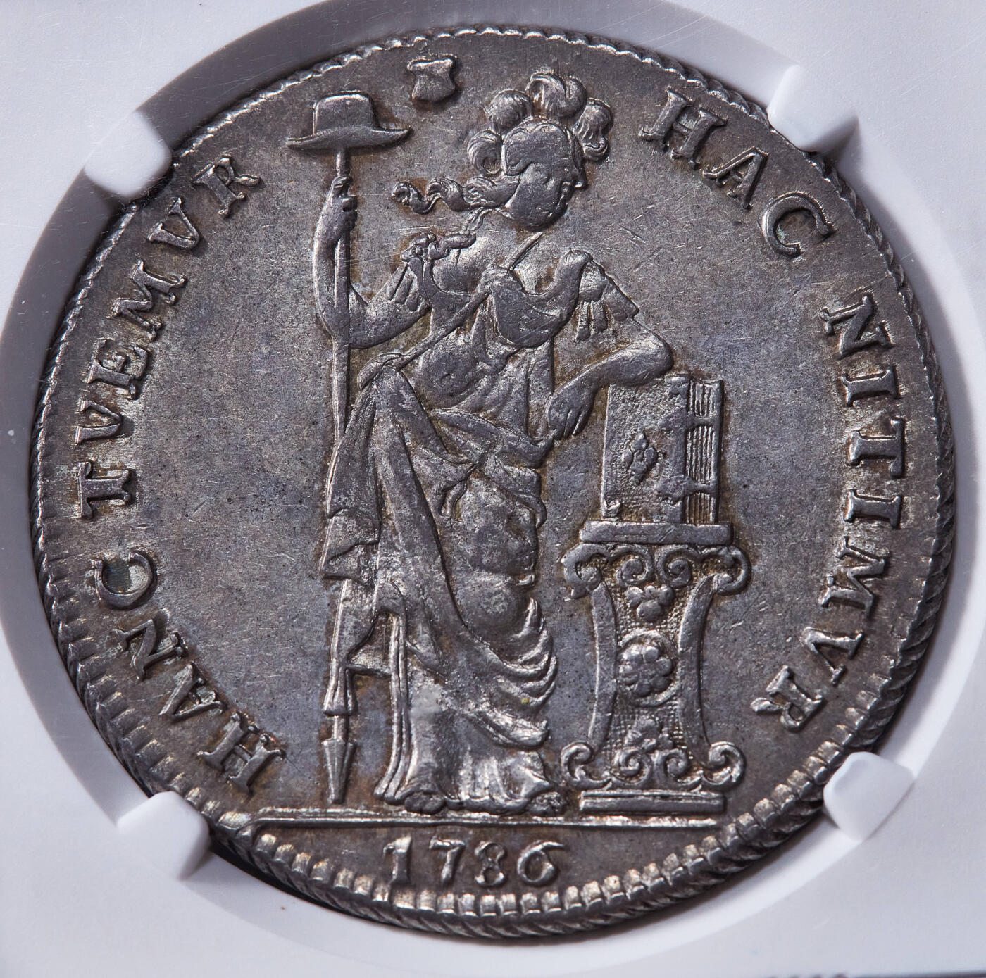 【俄甄集藏】2025年(045)12-03 星期三 晚 19:30 全场包邮 荷兰乌得勒支1786年站人3盾大银币，NGC AU58，打制周正，无弱打，黄油五彩原味包浆，疑似低评