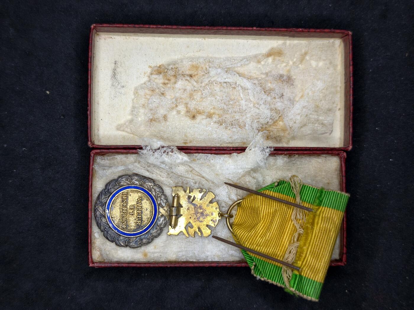 凯旋世界勋赏（第20期）（欢迎送拍）（对拍品有疑问请询问客服，不接受到手刀，出价默认拍品品相。请认真阅读拍卖规则！出价默认已认可！）（收到货请录制开箱视频，无视频概不处理问题。） 法国军事功绩奖章带盒